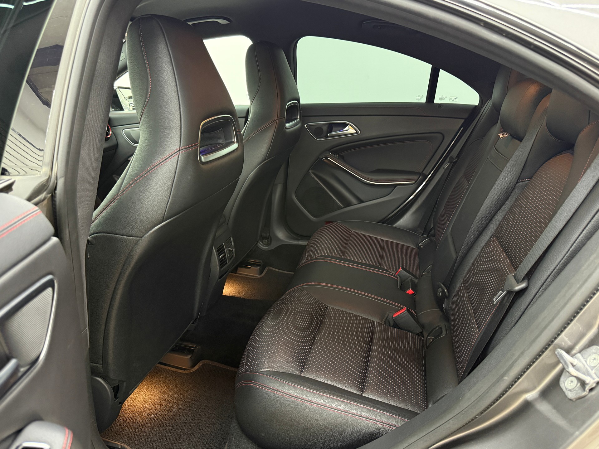 MERCEDES-BENZ CLA 250 AMG Line Sport 4Matic 7G-DCT-image-22