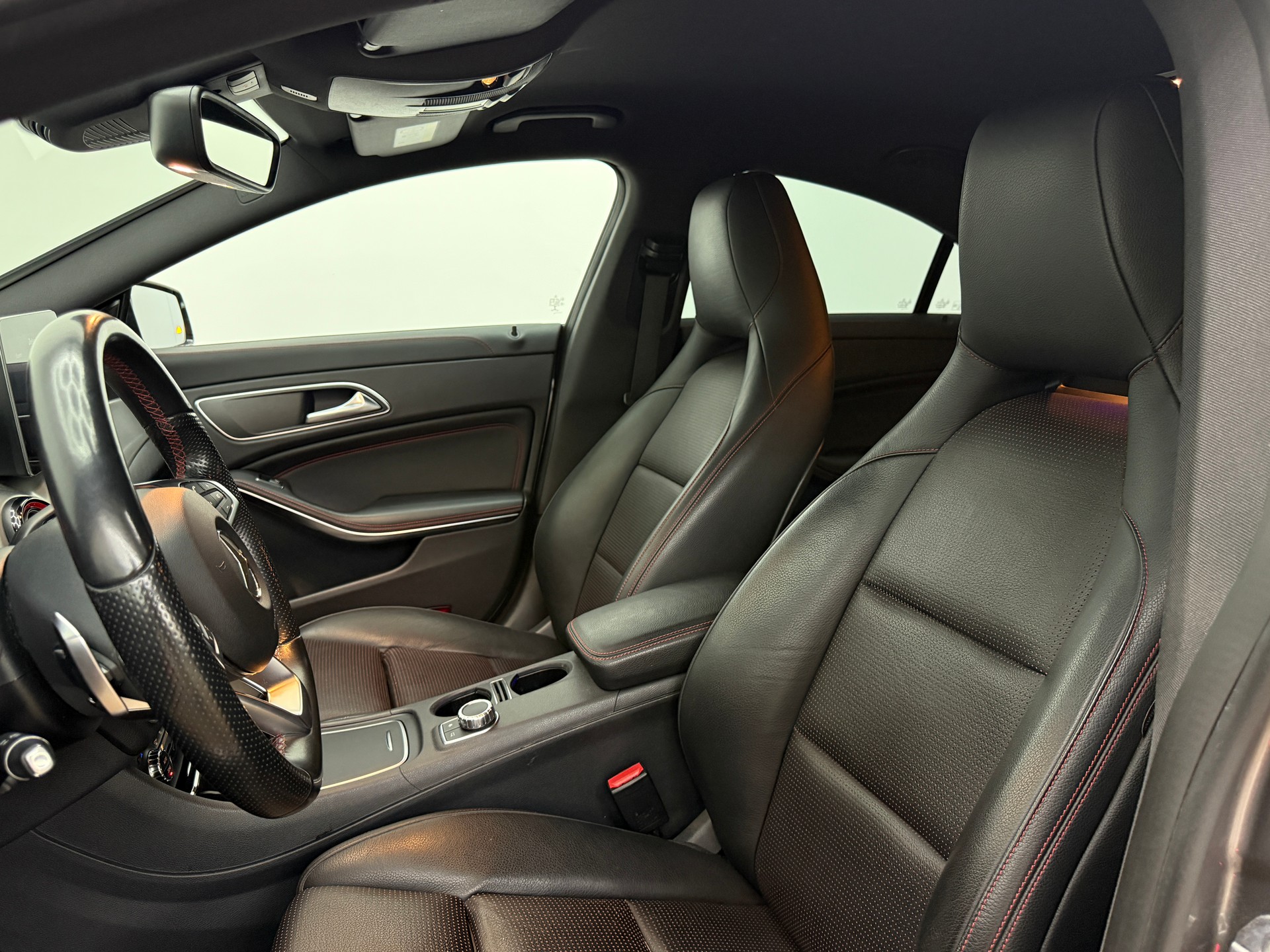MERCEDES-BENZ CLA 250 AMG Line Sport 4Matic 7G-DCT-image-19