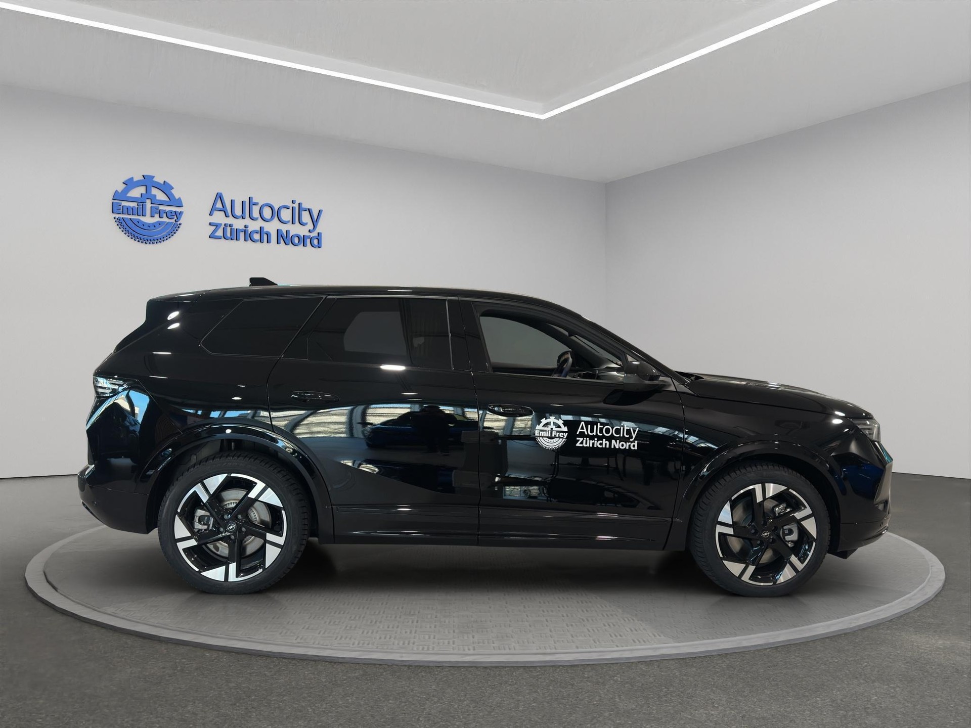 OPEL Grandland-e GS-showroom-element-3