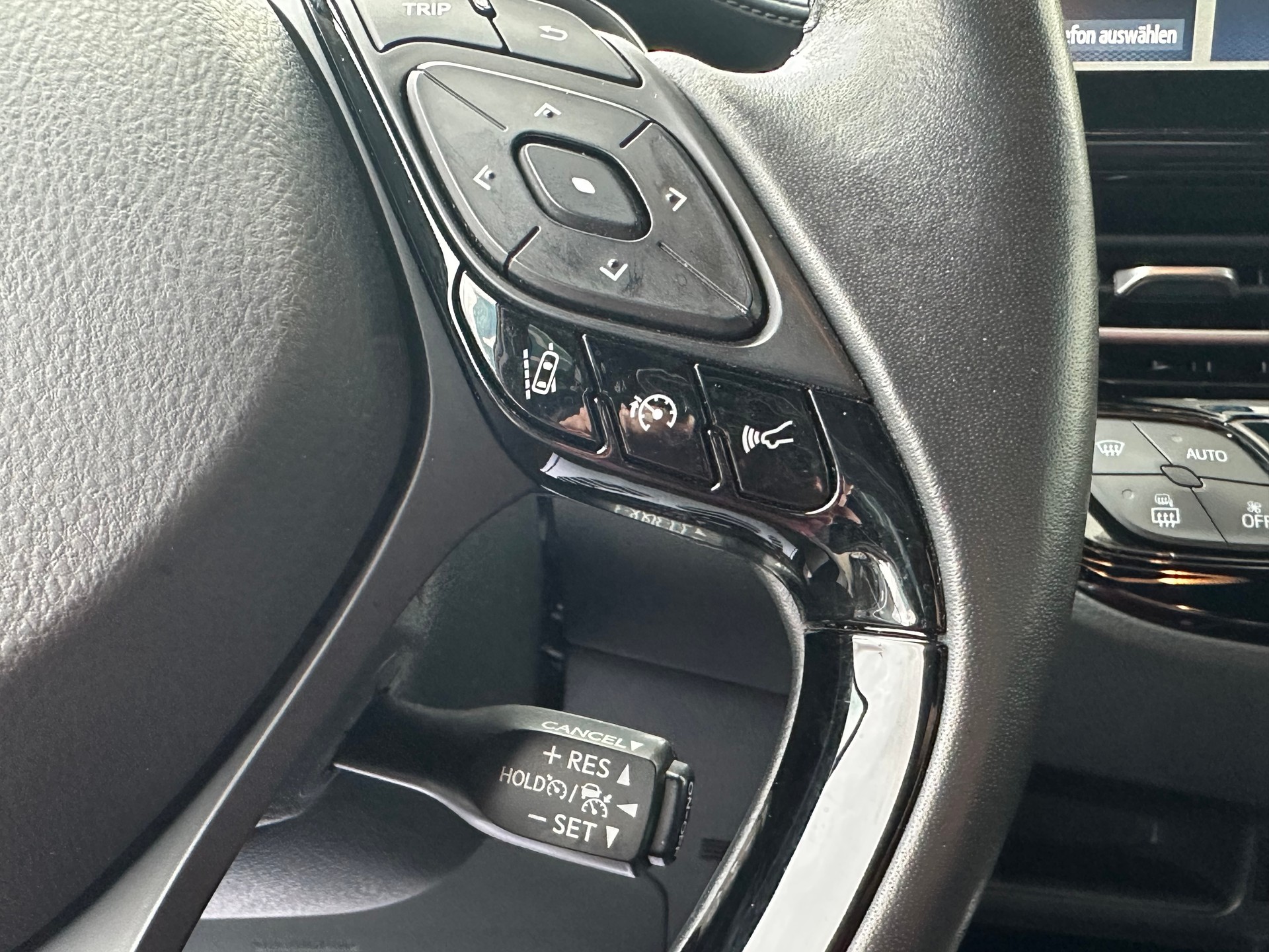 TOYOTA C-HR 2.0 HSD CVT Trend-image-12
