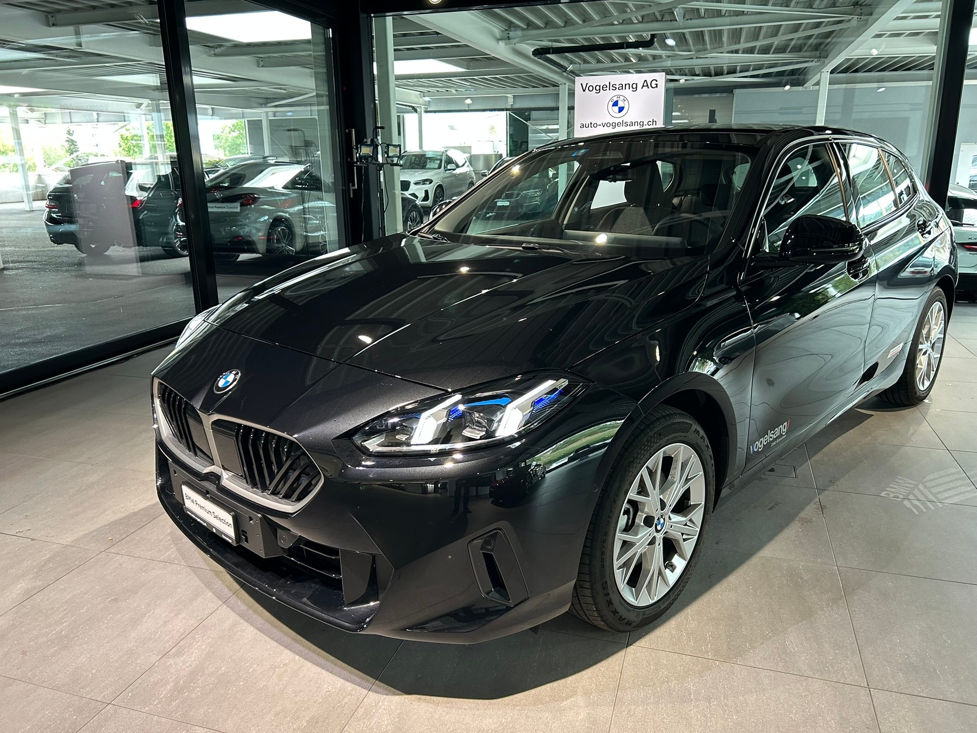 BMW 116 Steptronic-showroom-element-3