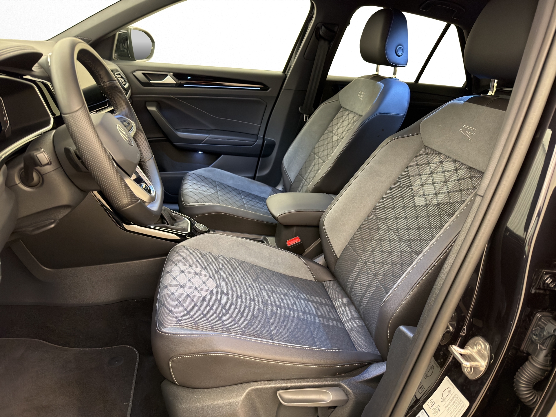 VW T-Roc 2.0 TSI R-Line DSG 4motion-showroom-element-3