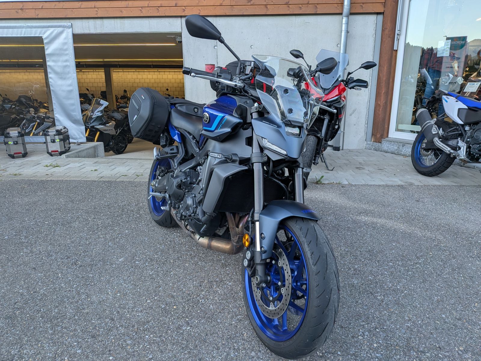 YAMAHA MT-09-image-1