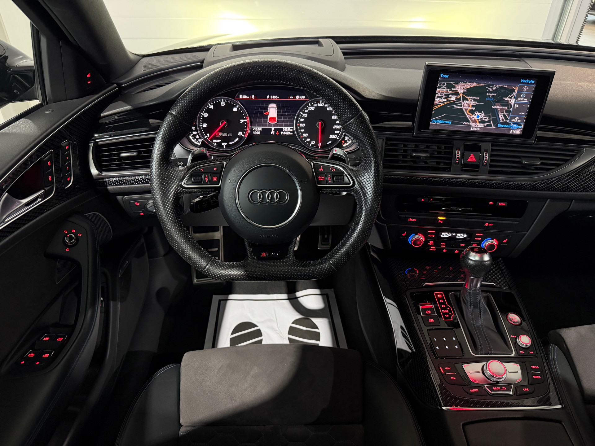 AUDI RS6 Avant 4.0 TFSI V8 performance quattro (AHK 2.1T)-image-12