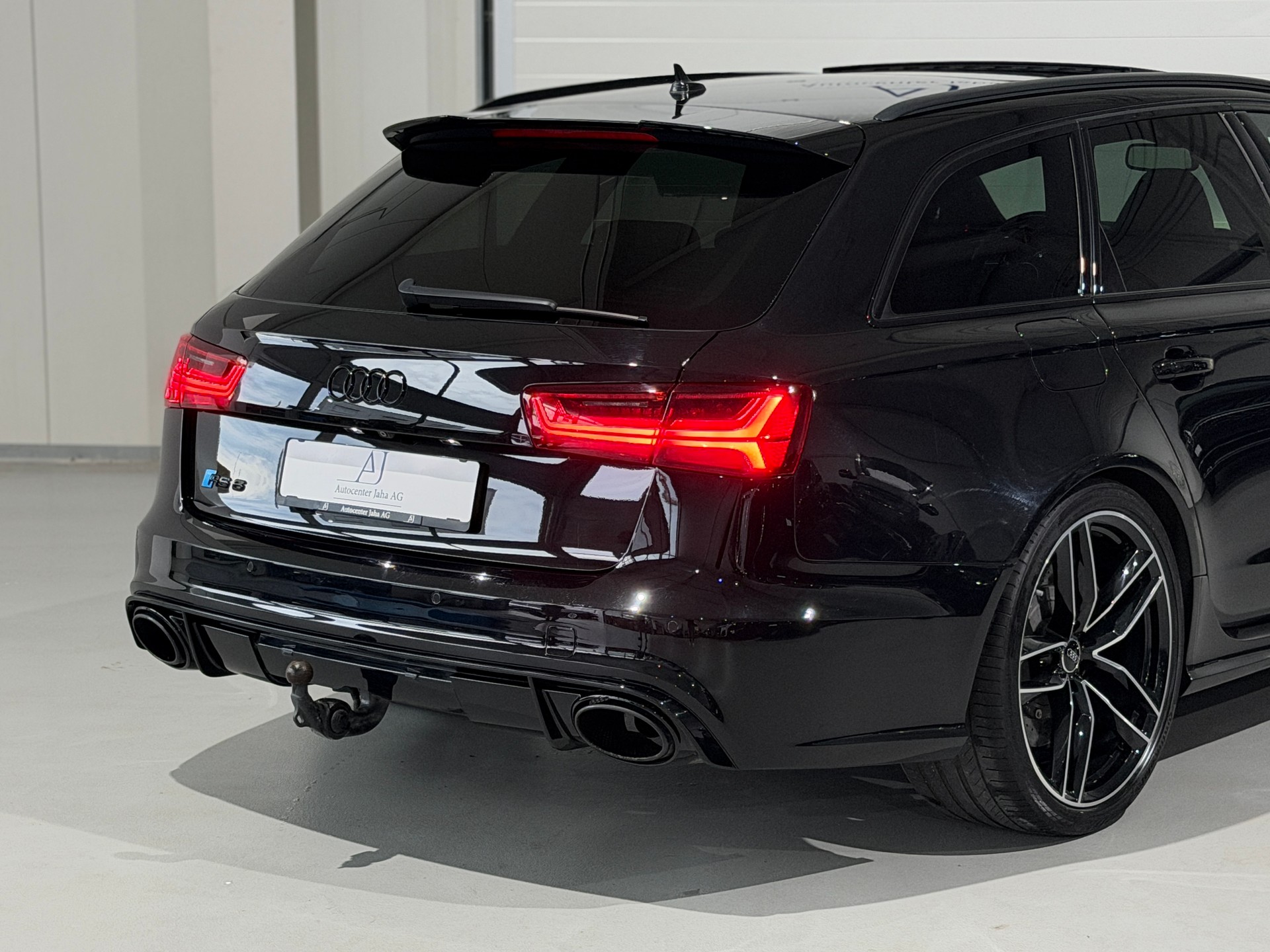 AUDI RS6 Avant 4.0 TFSI V8 performance quattro (AHK 2.1T)-image-5
