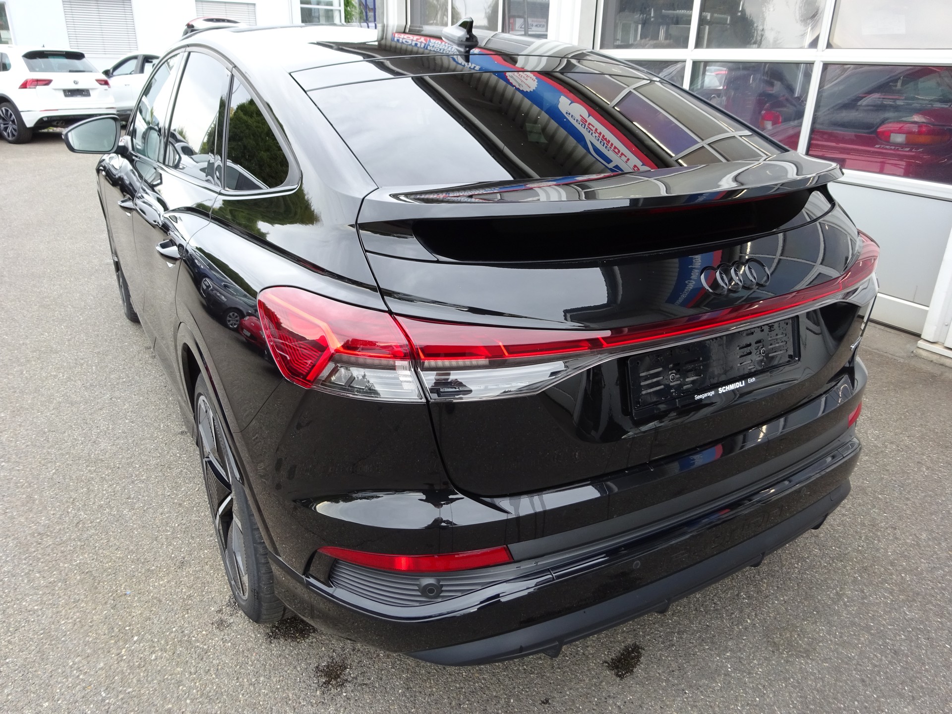 AUDI Q4 Sportback e-tron 50 quattro-showroom-element-1