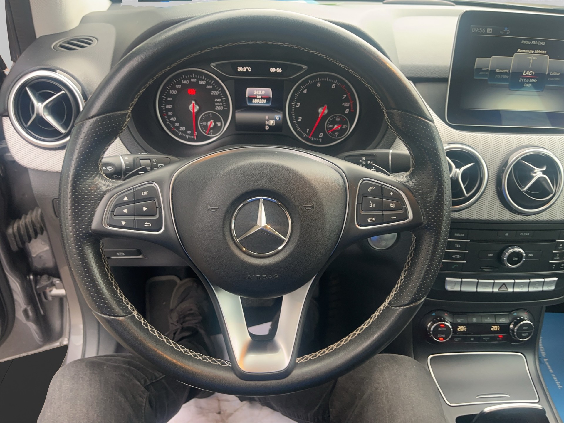 MERCEDES-BENZ B 220 AMG Line 4Matic 7G-DCT-image-9