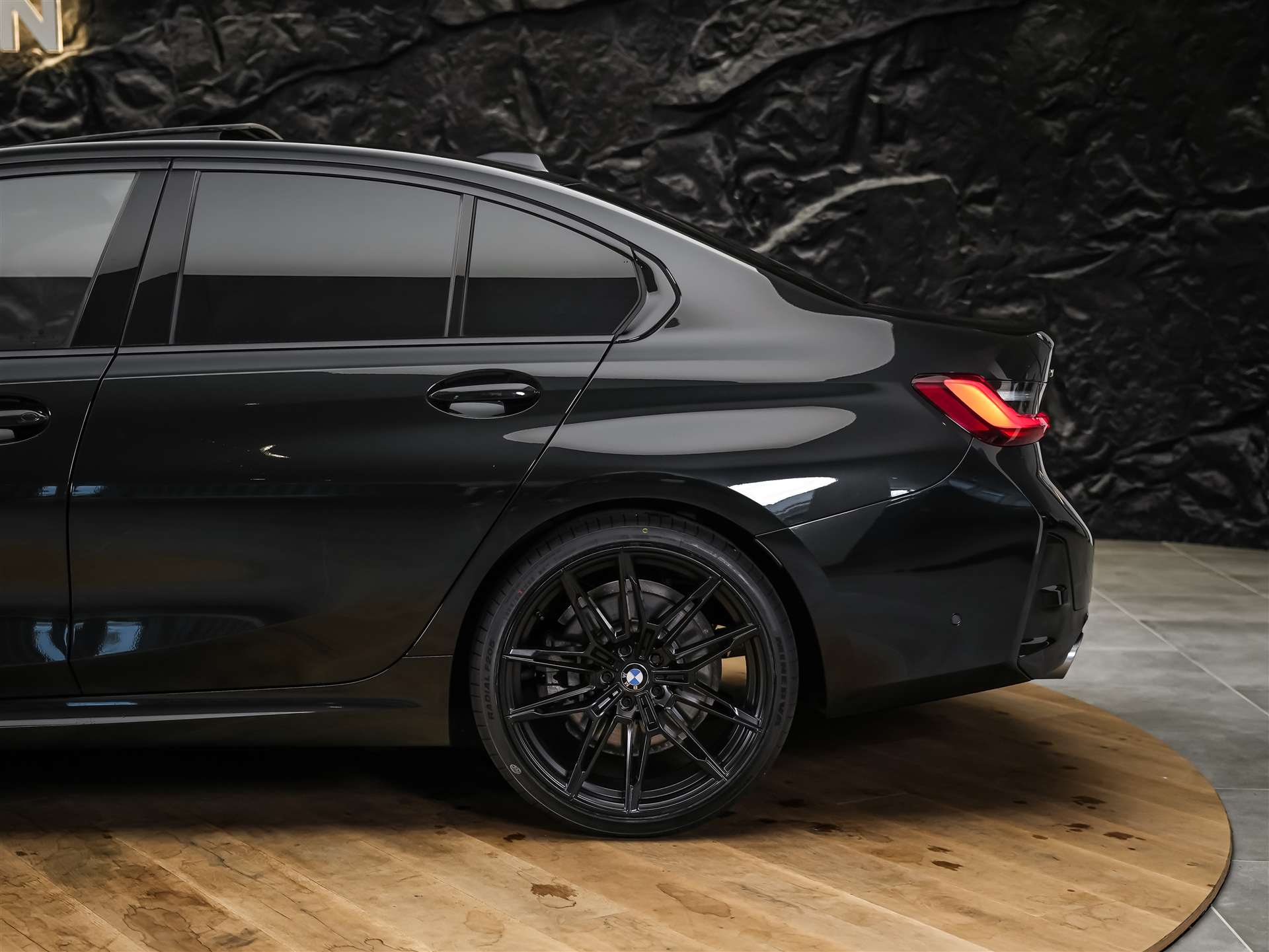 BMW 330d xDrive Steptronic M Sport Pro *Facelift*Werksgarantie*Panorama*360°*Head-Up*-image-19
