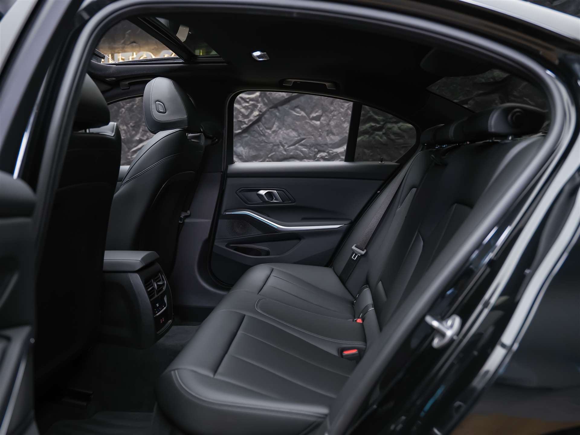 BMW 330d xDrive Steptronic M Sport Pro *Facelift*Werksgarantie*Panorama*360°*Head-Up*-image-13