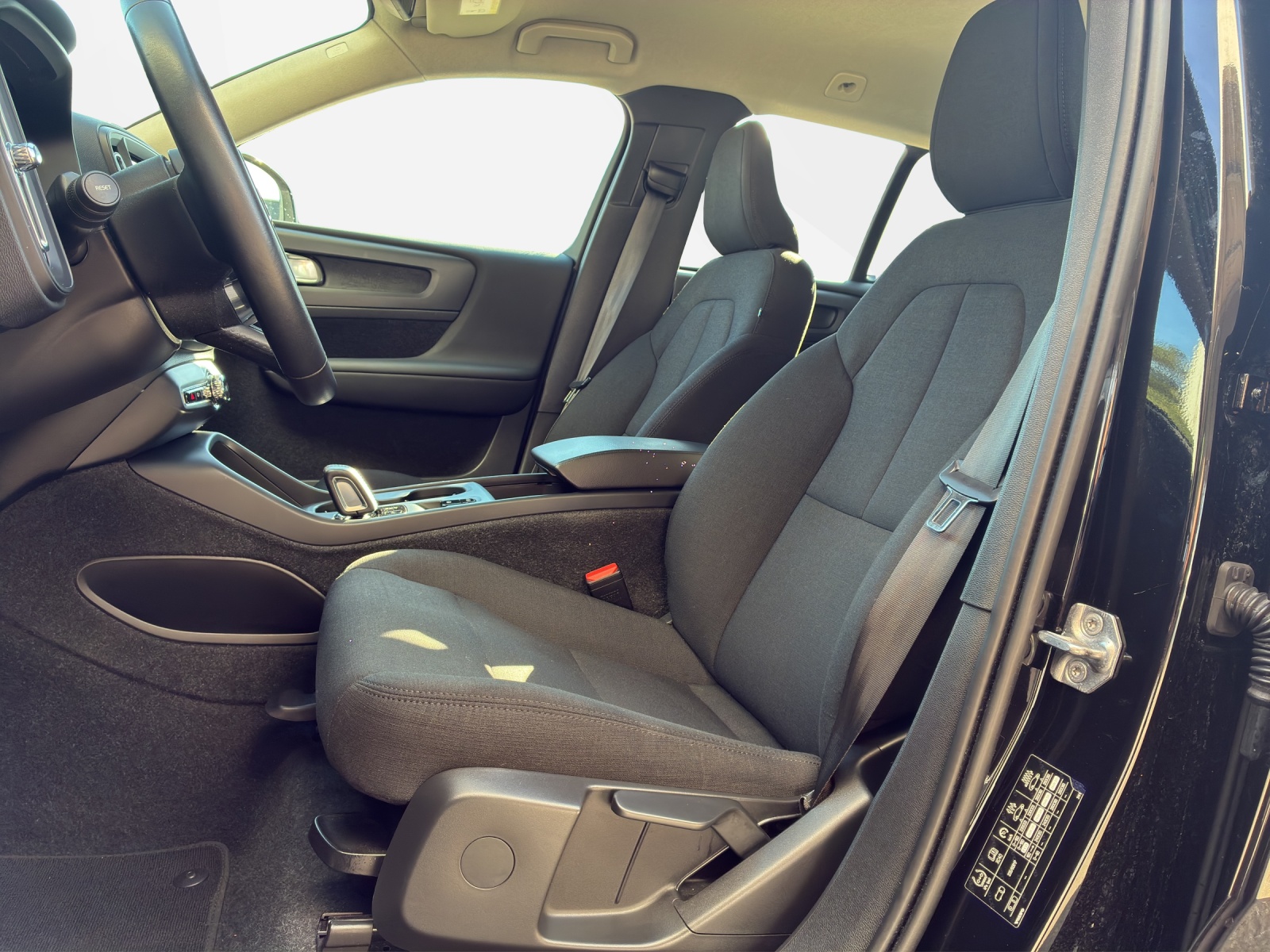 VOLVO XC40 1.5 T3 Momentum Light-image-9