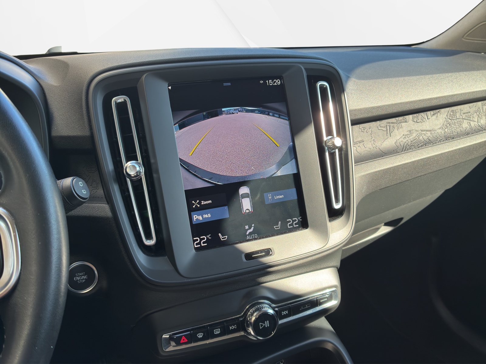 VOLVO XC40 1.5 T3 Momentum Light-image-12