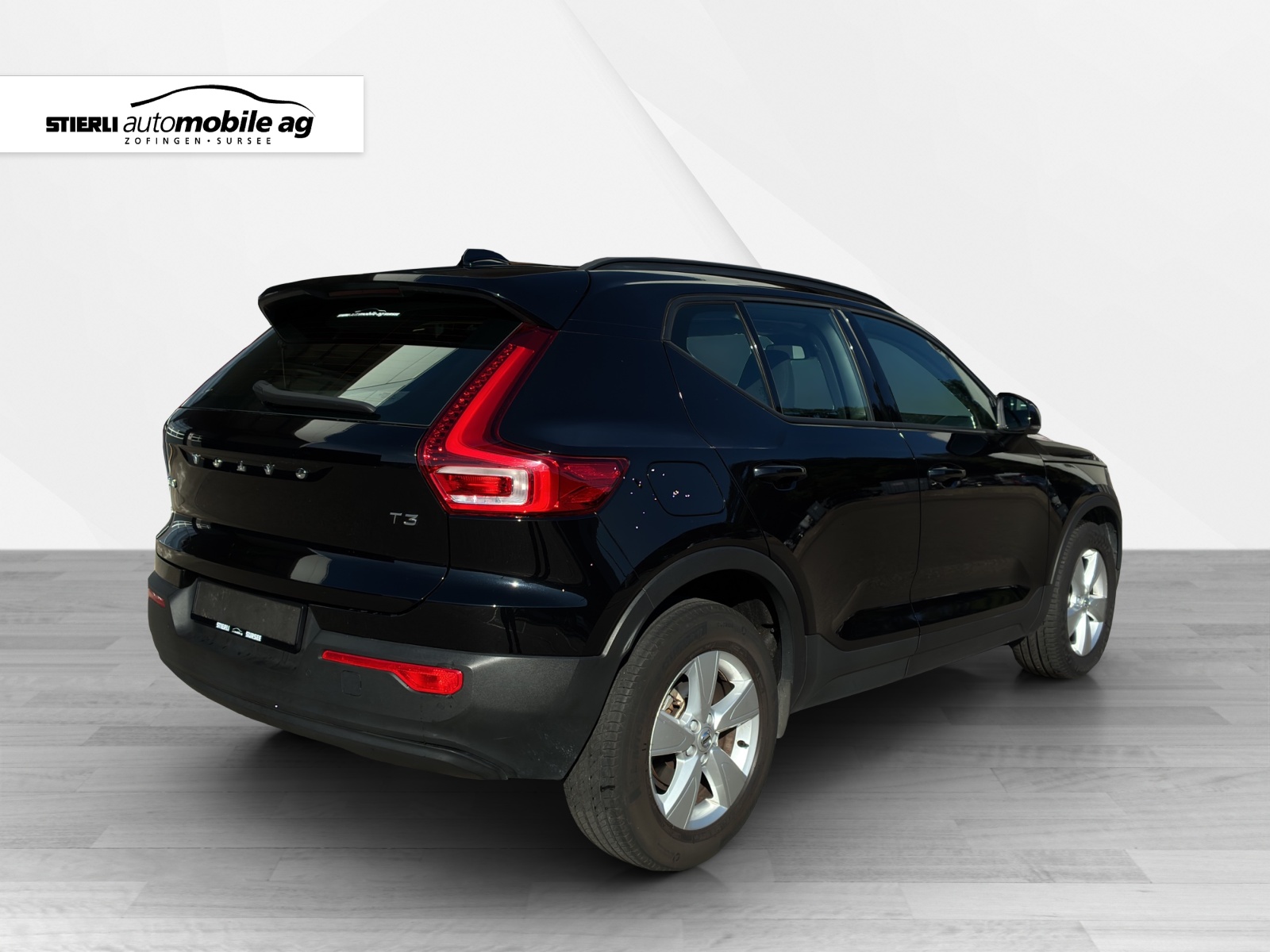 VOLVO XC40 1.5 T3 Momentum Light-image-4