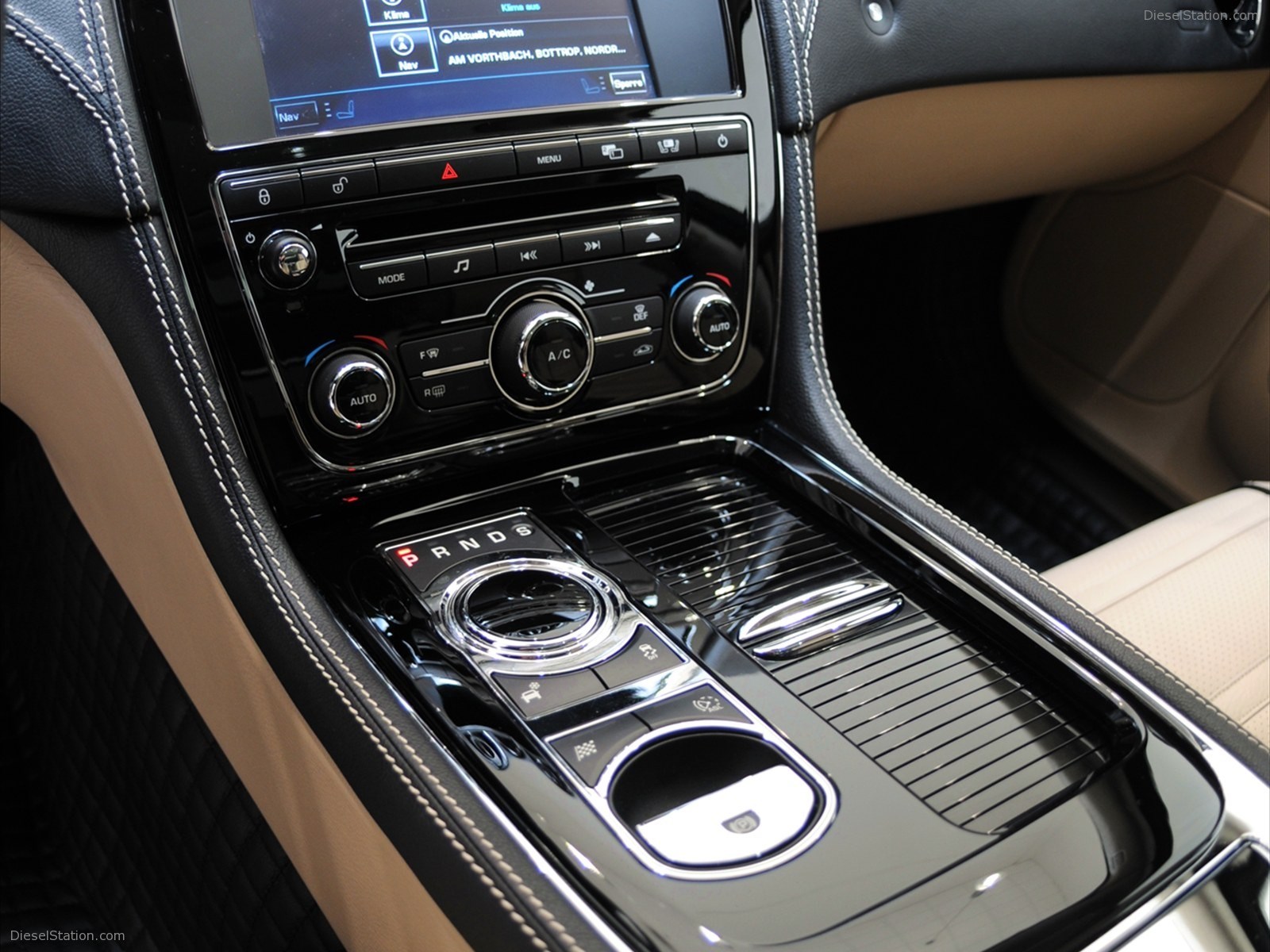 JAGUAR XJ 3.0d V6 STARTECH Automatic-image-4