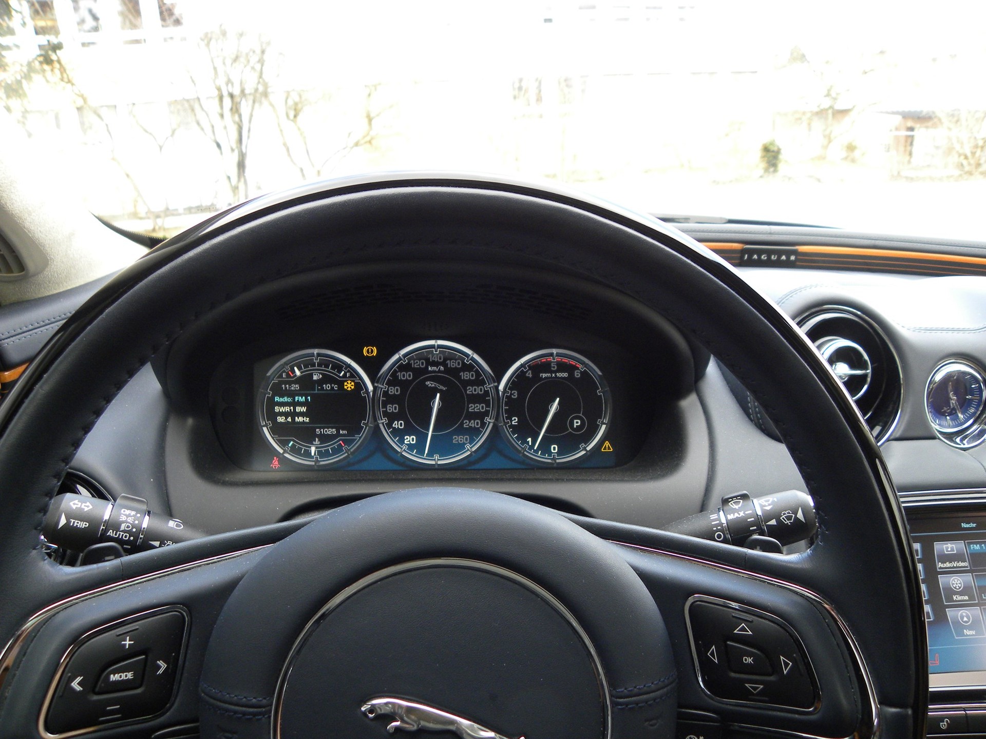 JAGUAR XJ 3.0d V6 STARTECH Automatic-image-3