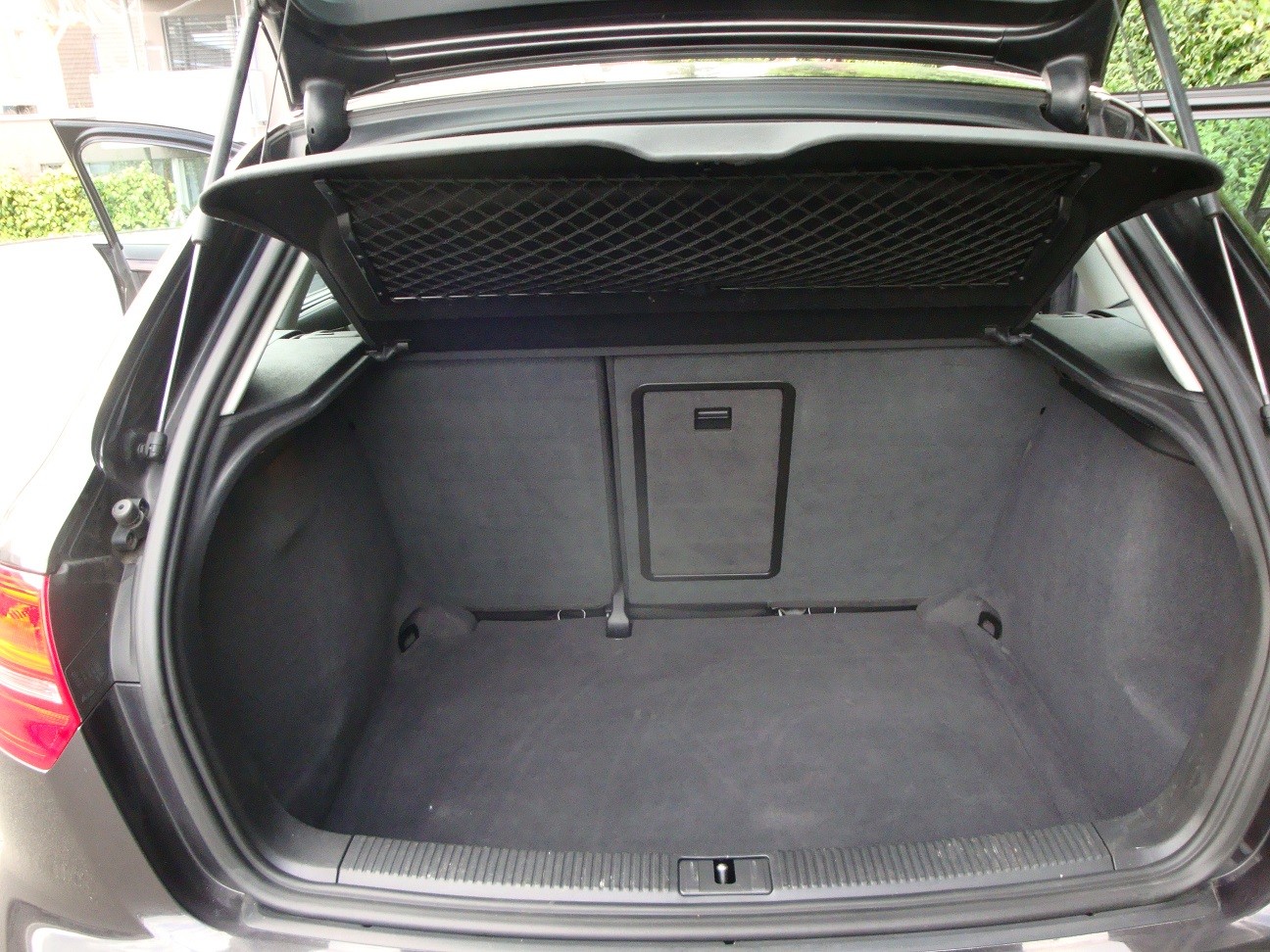 AUDI A3 Sportback 1.8 TFSI Ambition-image-9