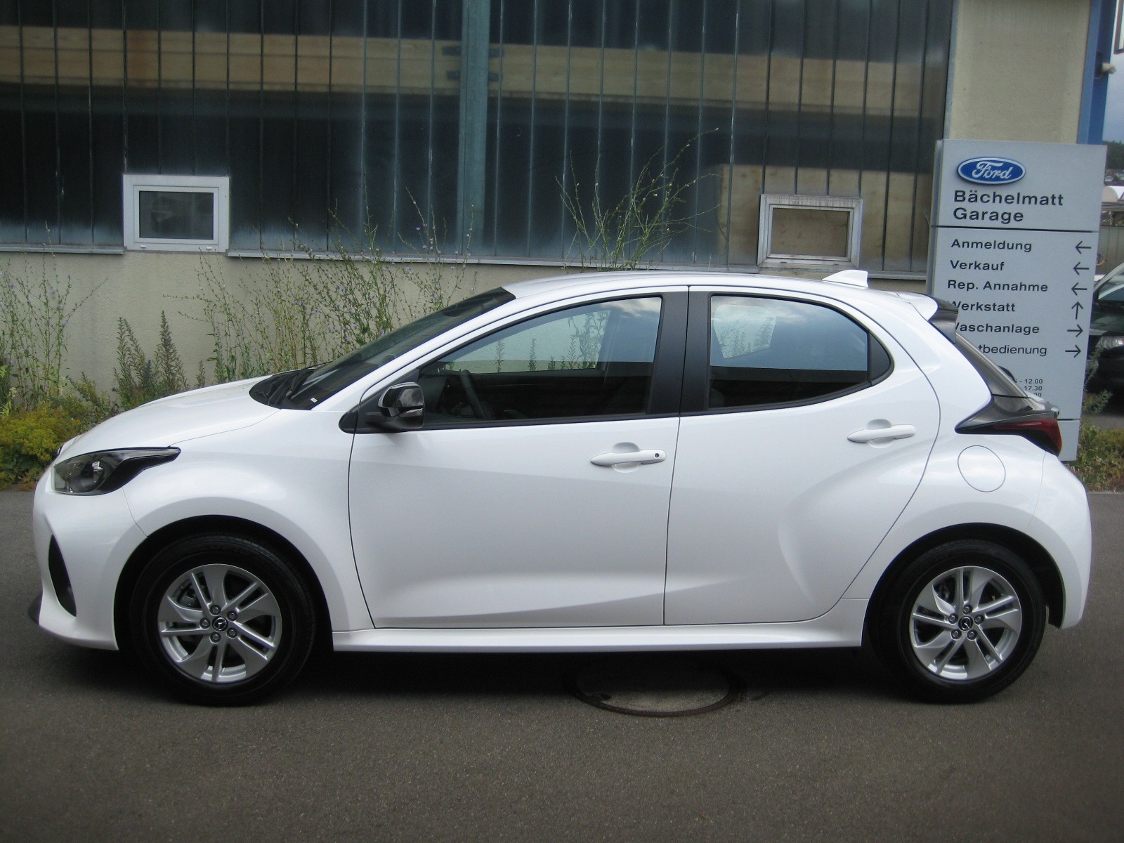 MAZDA 2 Hybrid Centre-line-image-1