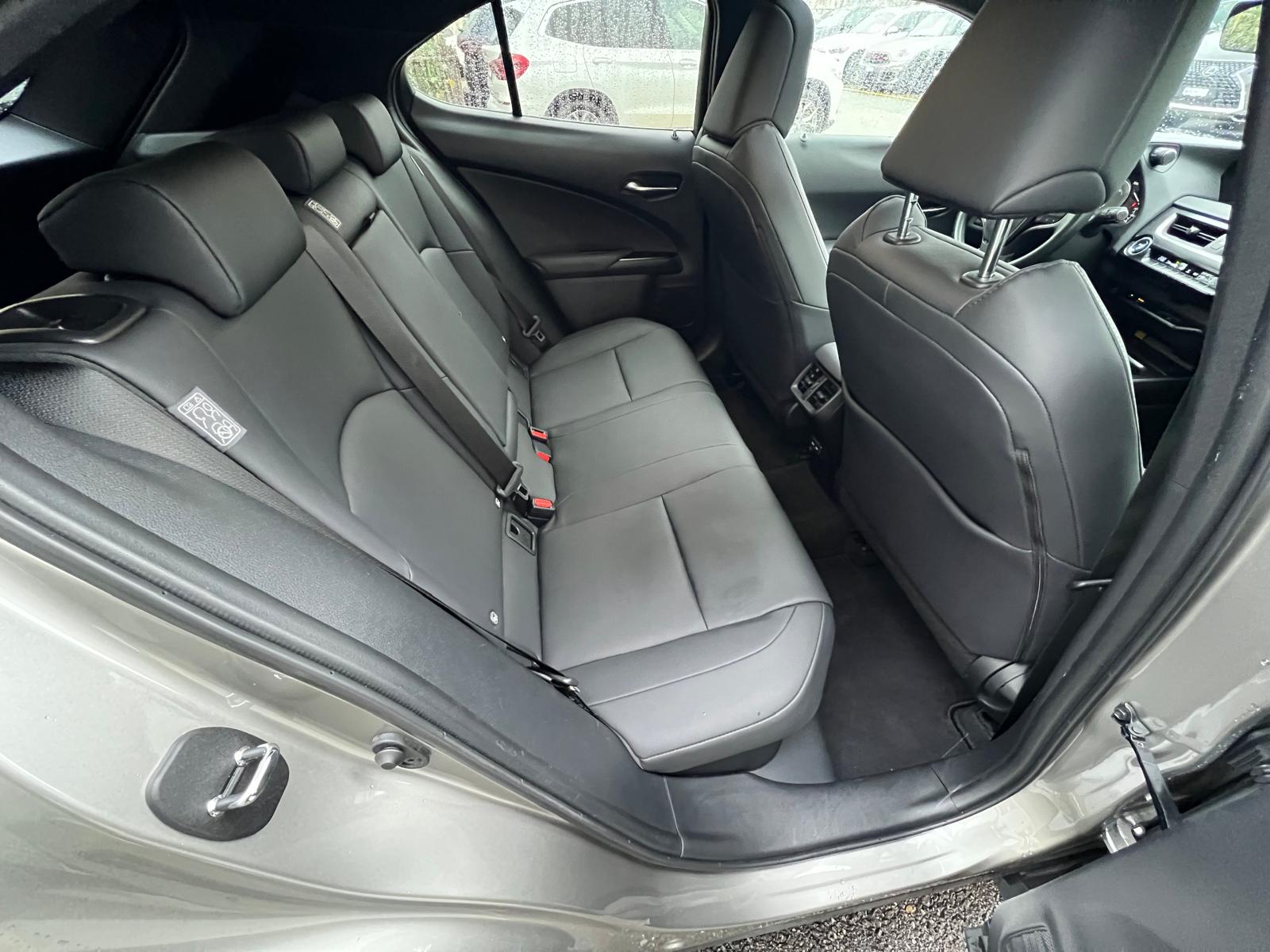 LEXUS 250h limited edition 10 Jahre Werkgarantie oder 185000 km-image-3