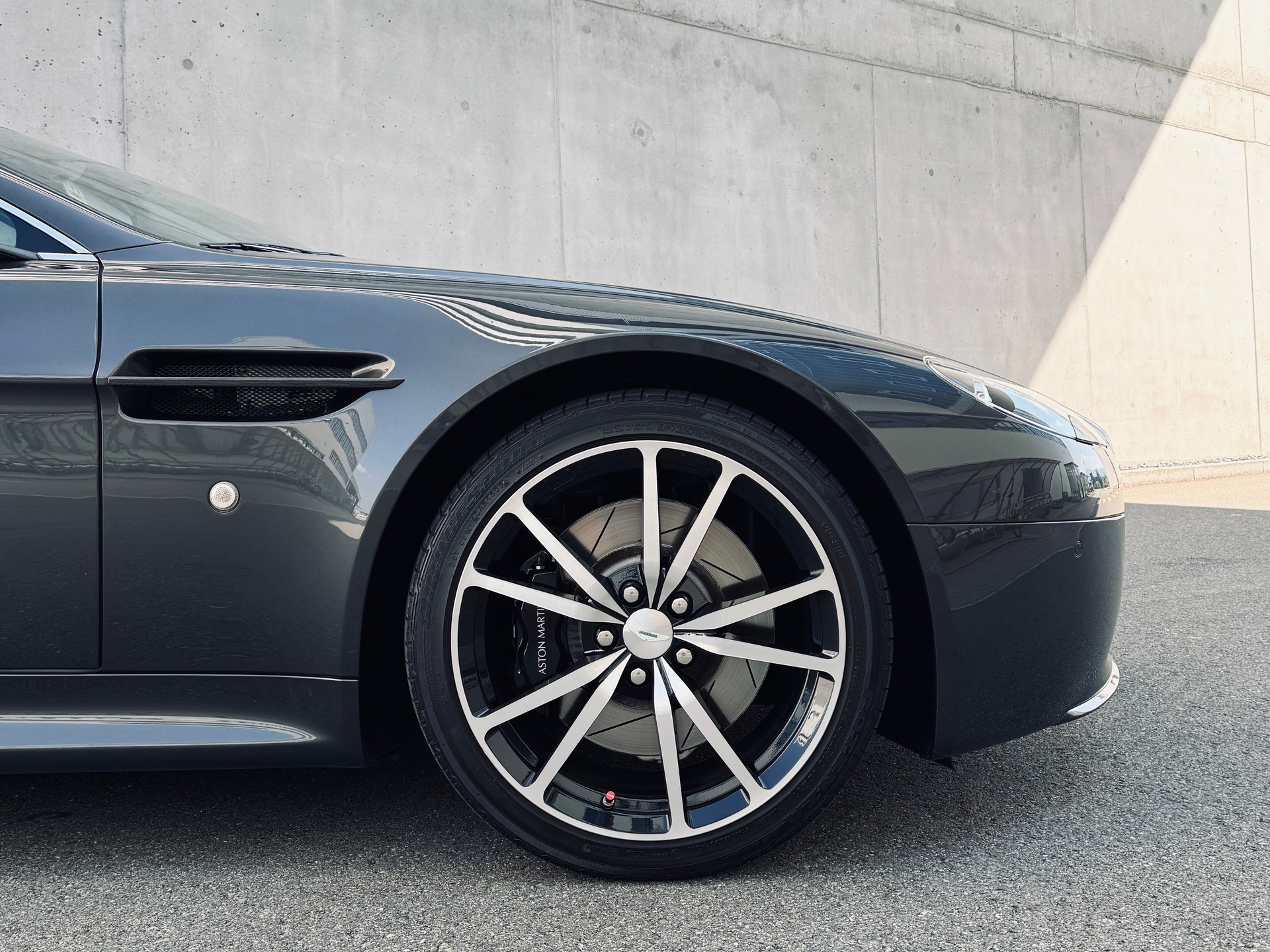 ASTON MARTIN V8 Vantage 4.7 N420 Sportshift-image-4