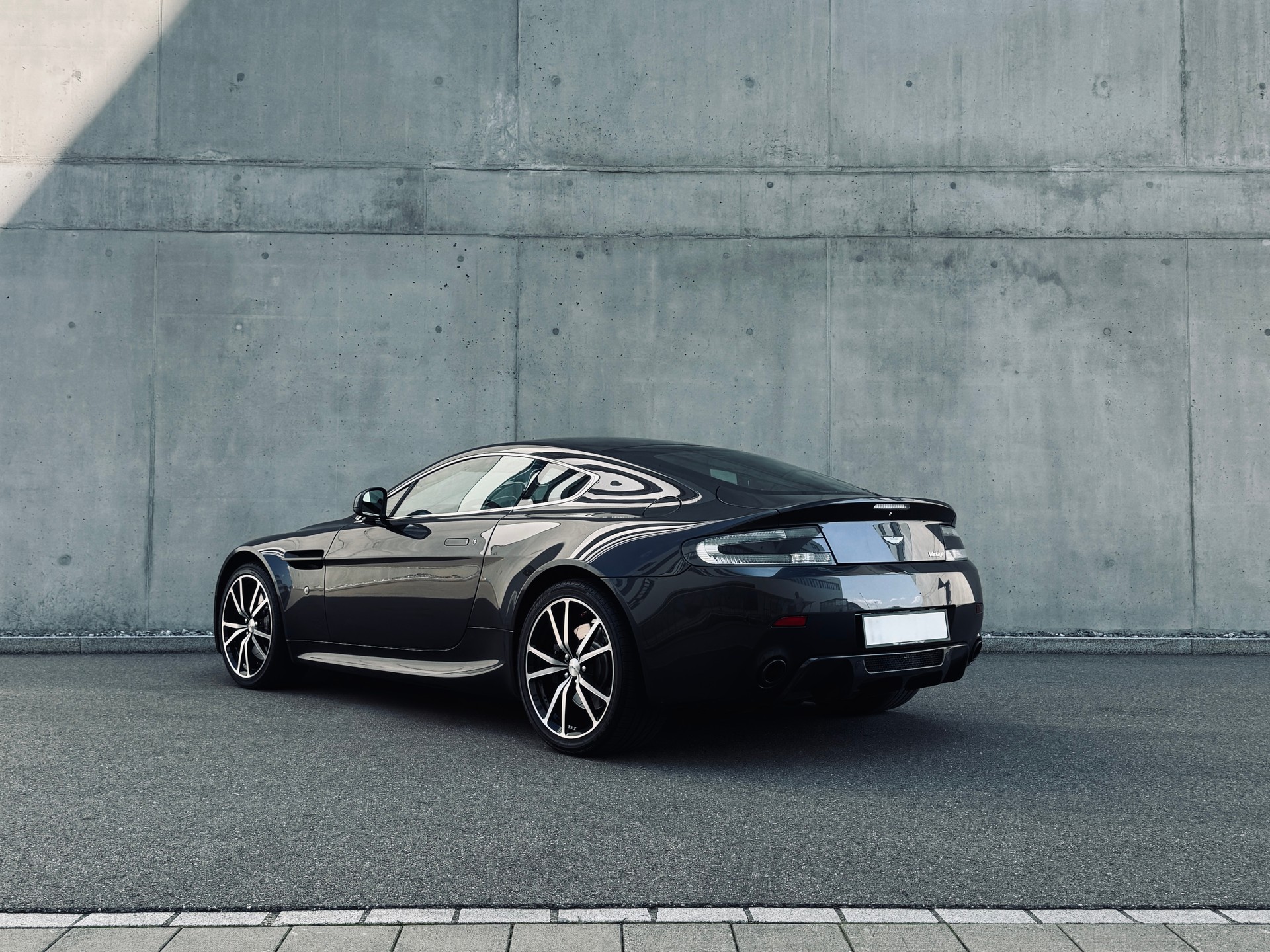 ASTON MARTIN V8 Vantage 4.7 N420 Sportshift-image-10