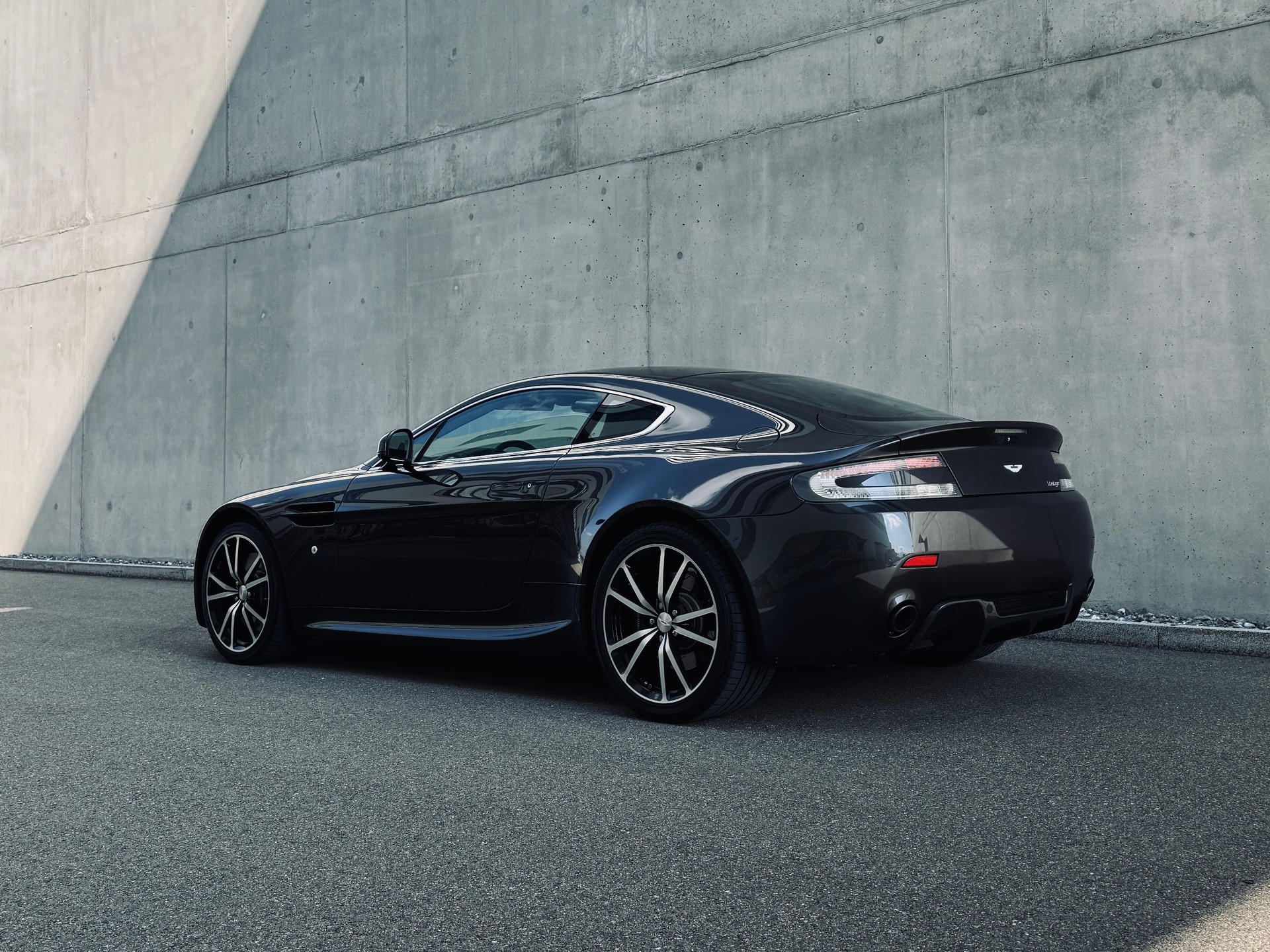 ASTON MARTIN V8 Vantage 4.7 N420 Sportshift-image-2