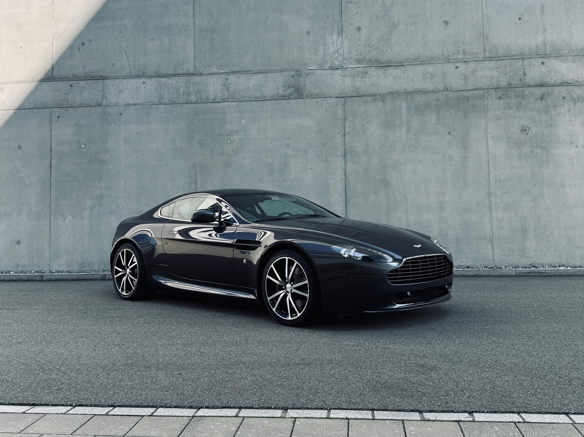 ASTON MARTIN V8 Vantage 4.7 N420 Sportshift