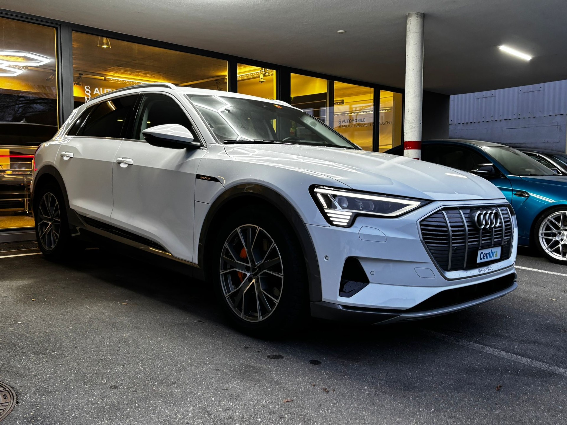 AUDI e-tron 55 quattro-showroom-element-2