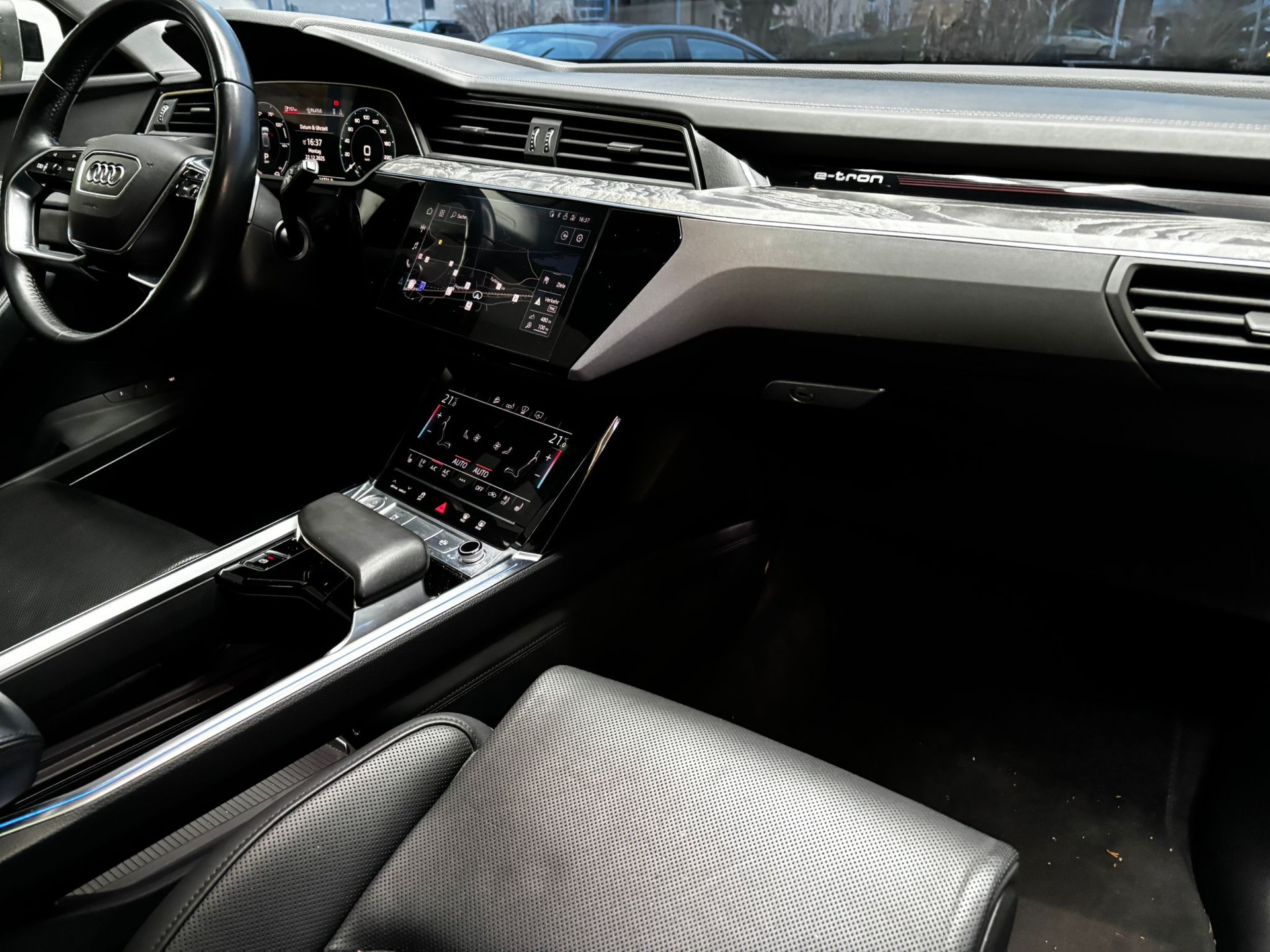 AUDI e-tron 55 quattro-image-15
