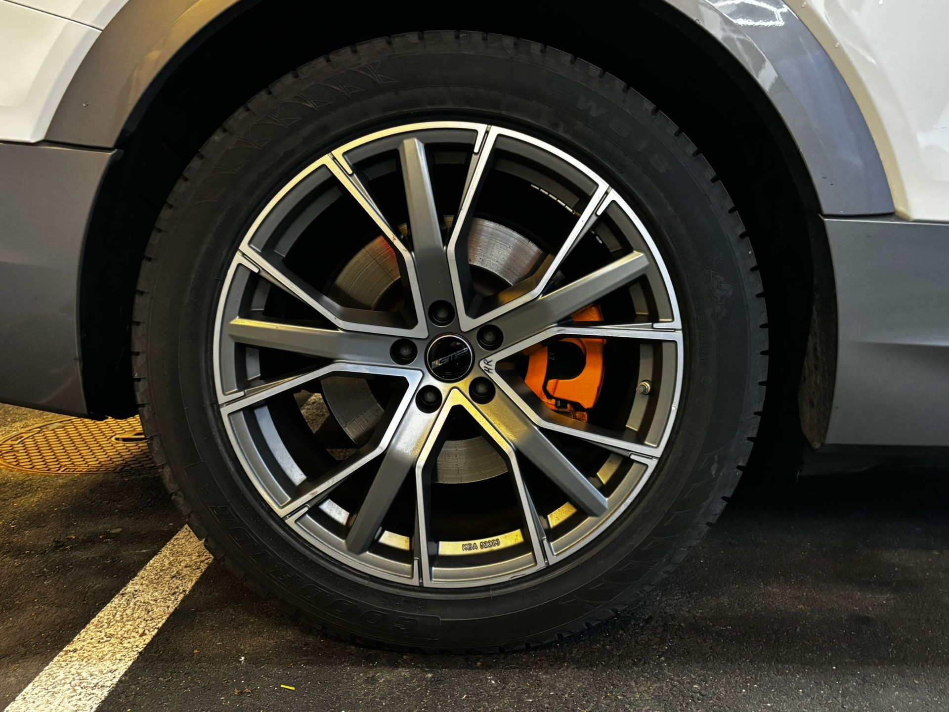 AUDI e-tron 55 quattro-showroom-element-3