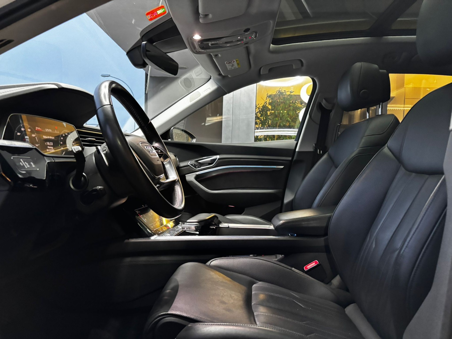 AUDI e-tron 55 quattro-image-9