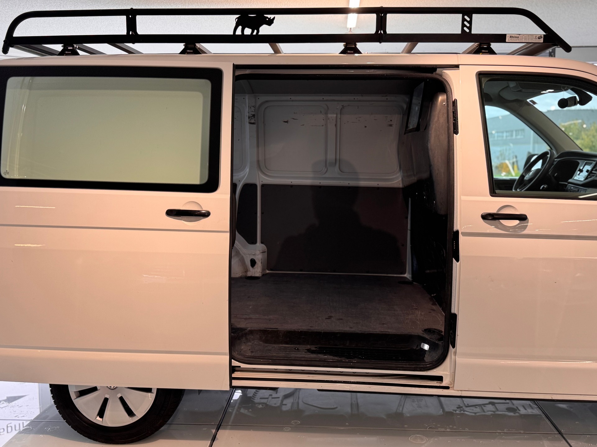 VW T6.1 2.0 TDI Entry-image-15
