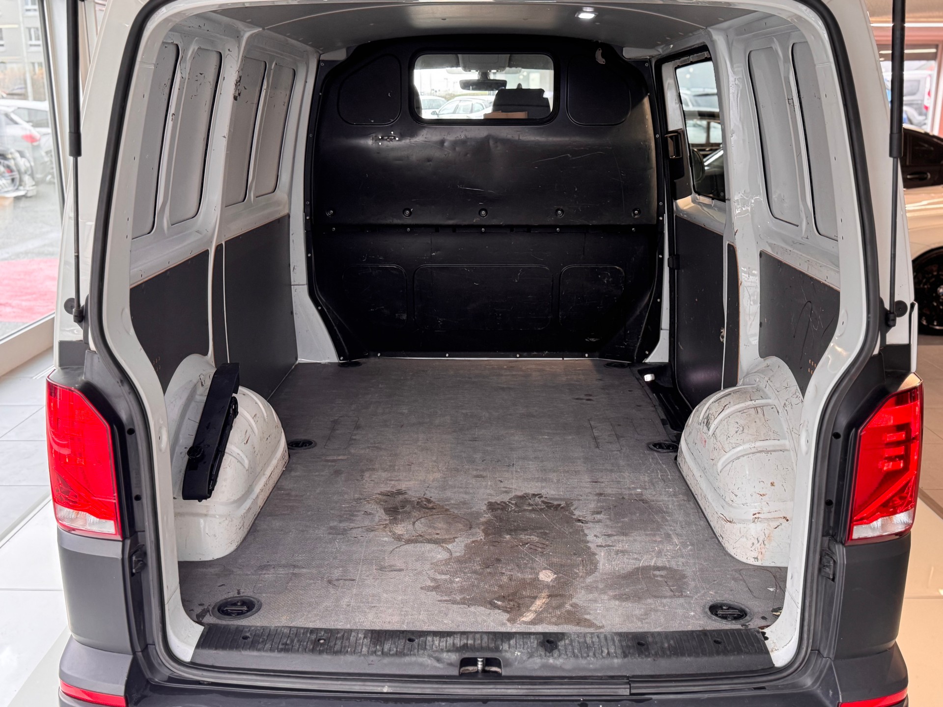 VW T6.1 2.0 TDI Entry-image-14