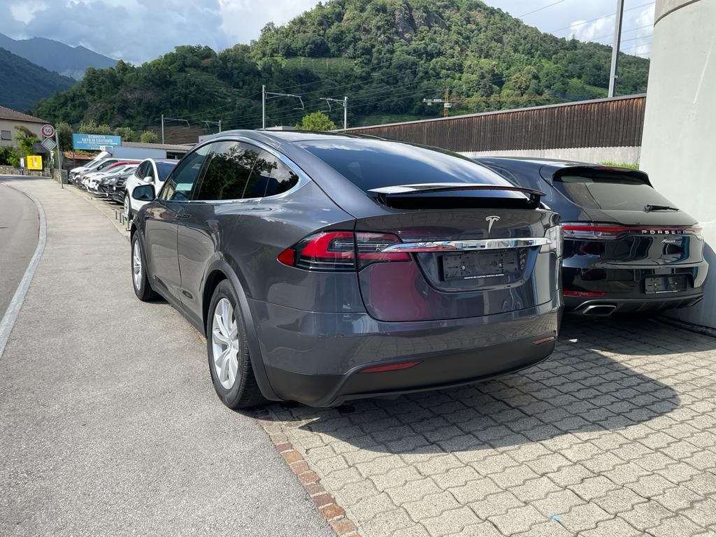 TESLA Model X 90 D-image-5