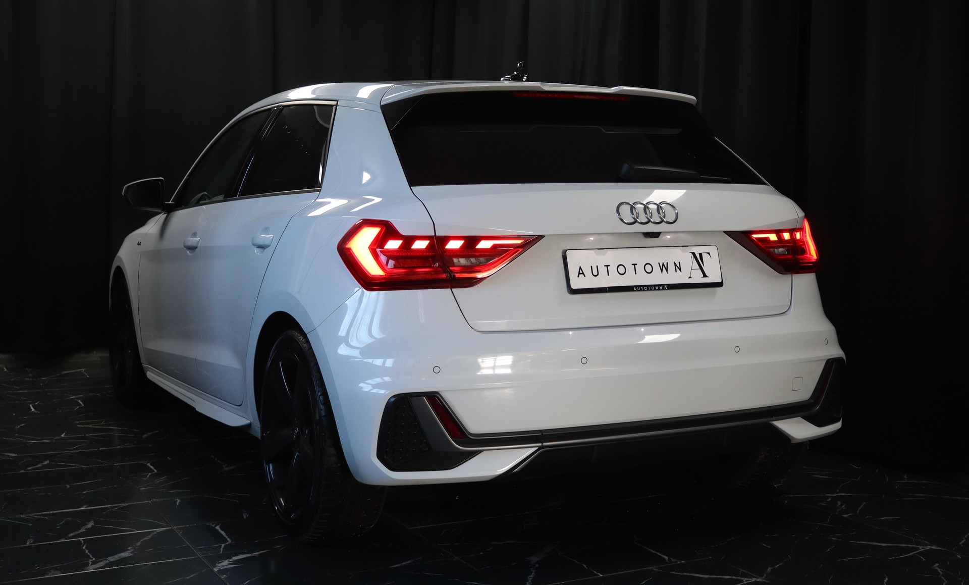 AUDI A1 Sportback 35 TFSI S Line S-tronic-showroom-element-1