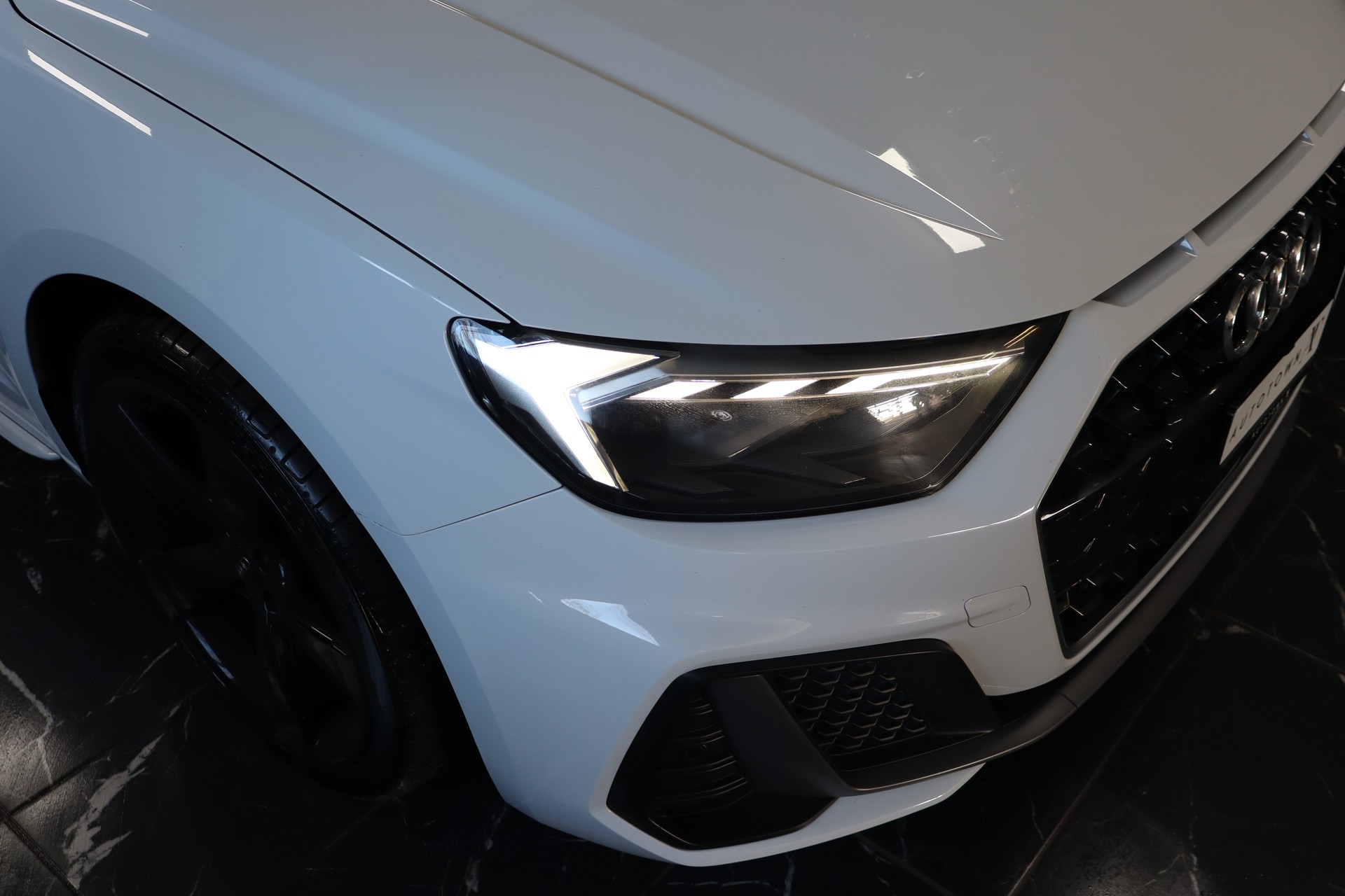 AUDI A1 Sportback 35 TFSI S Line S-tronic-image-8