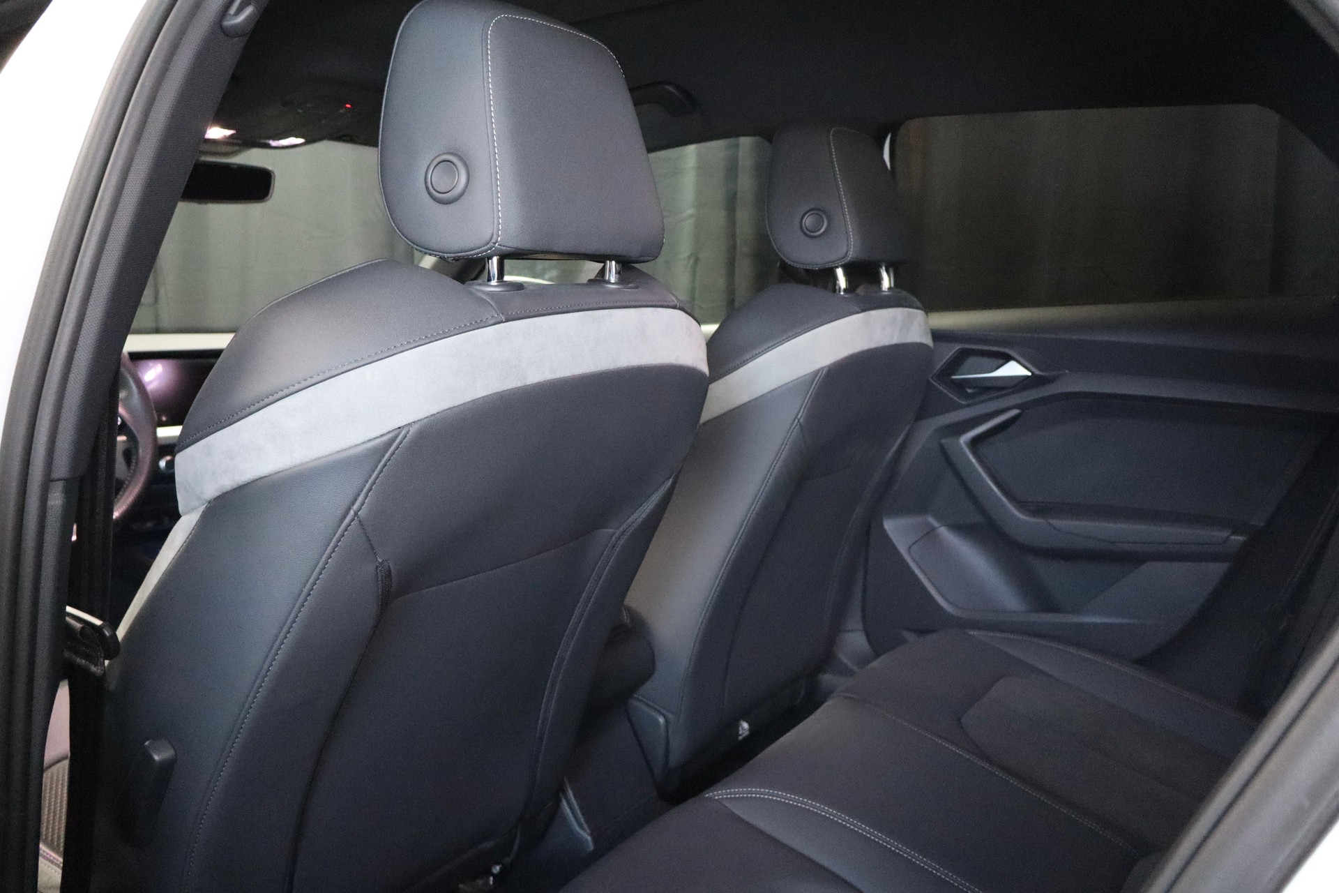 AUDI A1 Sportback 35 TFSI S Line S-tronic-image-7