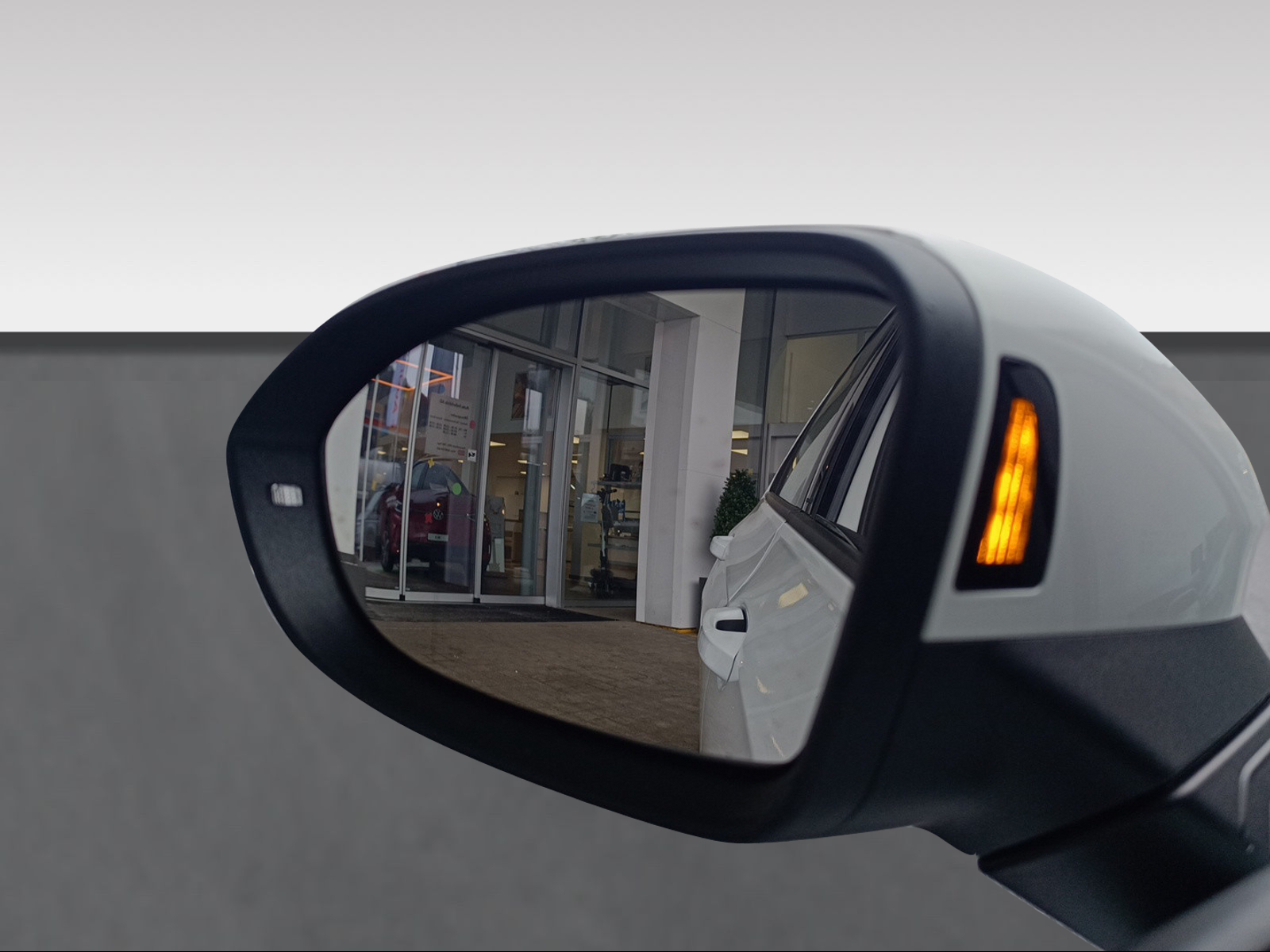 VW VW Golf Life 150PS DSG eTSI / Vorführwagen-image-13