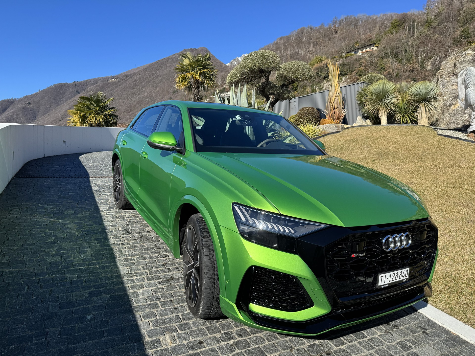 AUDI RSQ8 quattro tiptronic