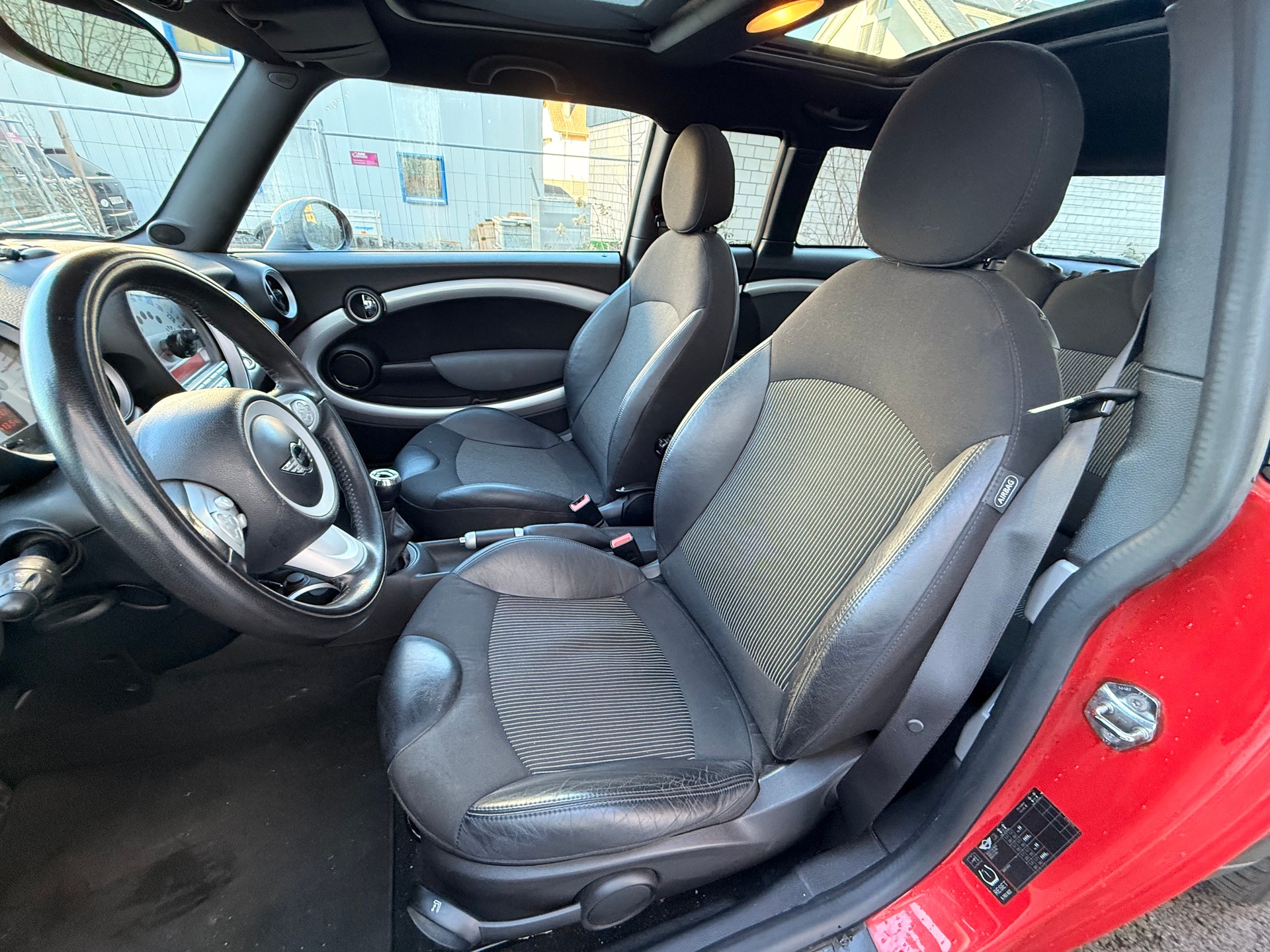MINI Clubman Cooper John Cooper Works-image-12