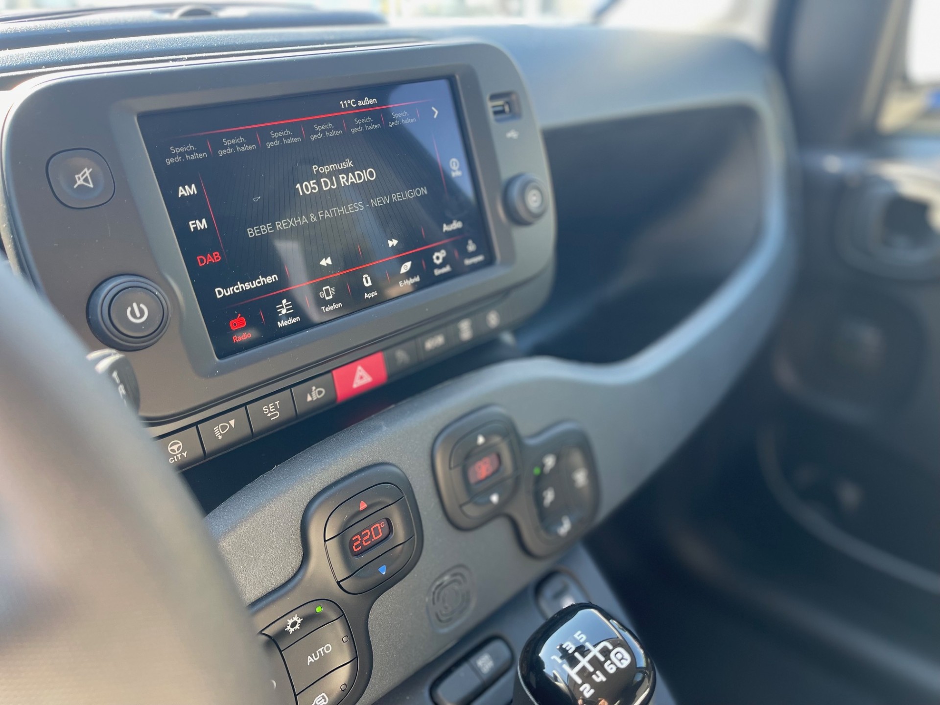 FIAT Panda 1.0 Hybrid Cross-image-12