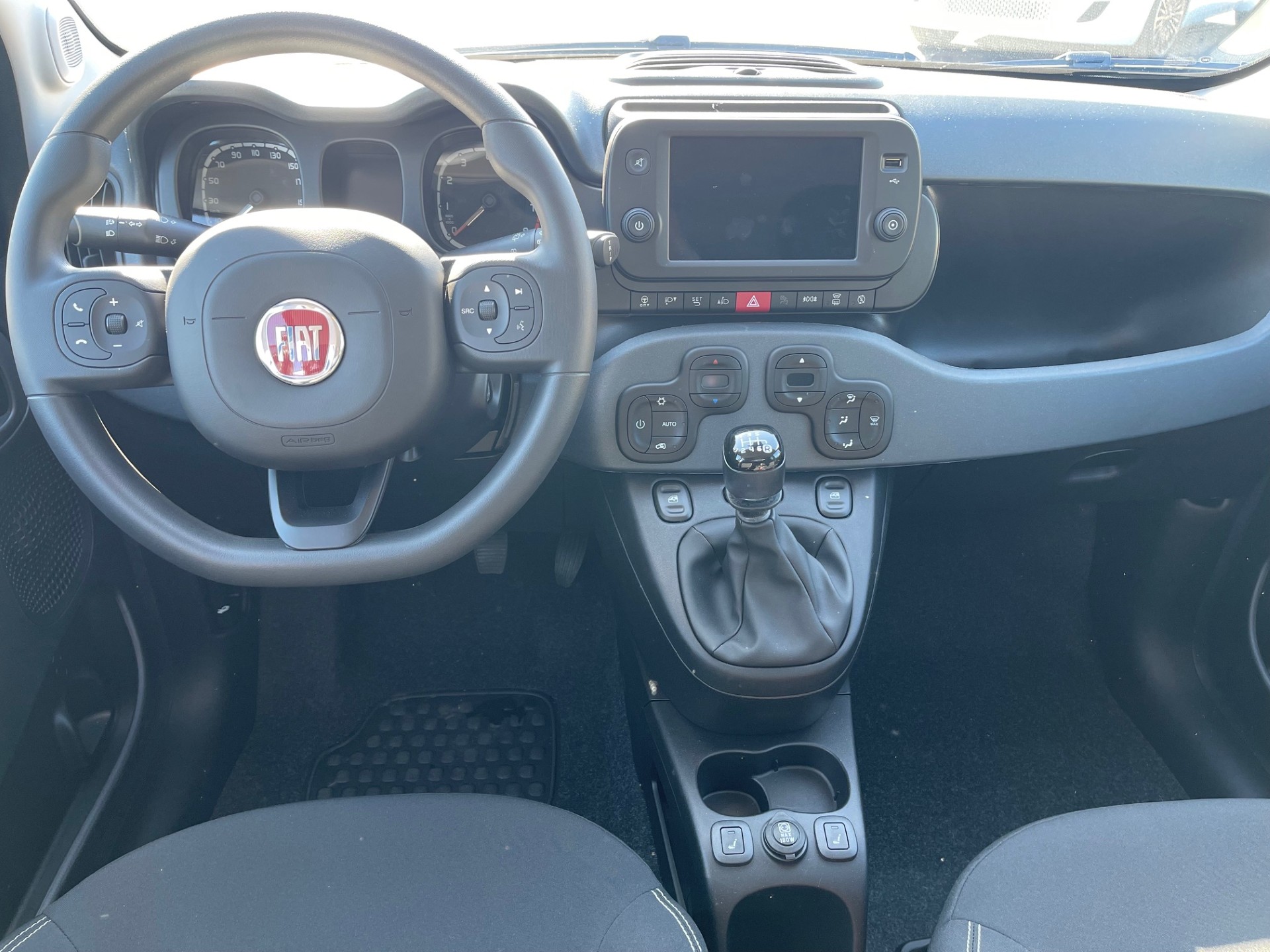 FIAT Panda 1.0 Hybrid Cross-image-8