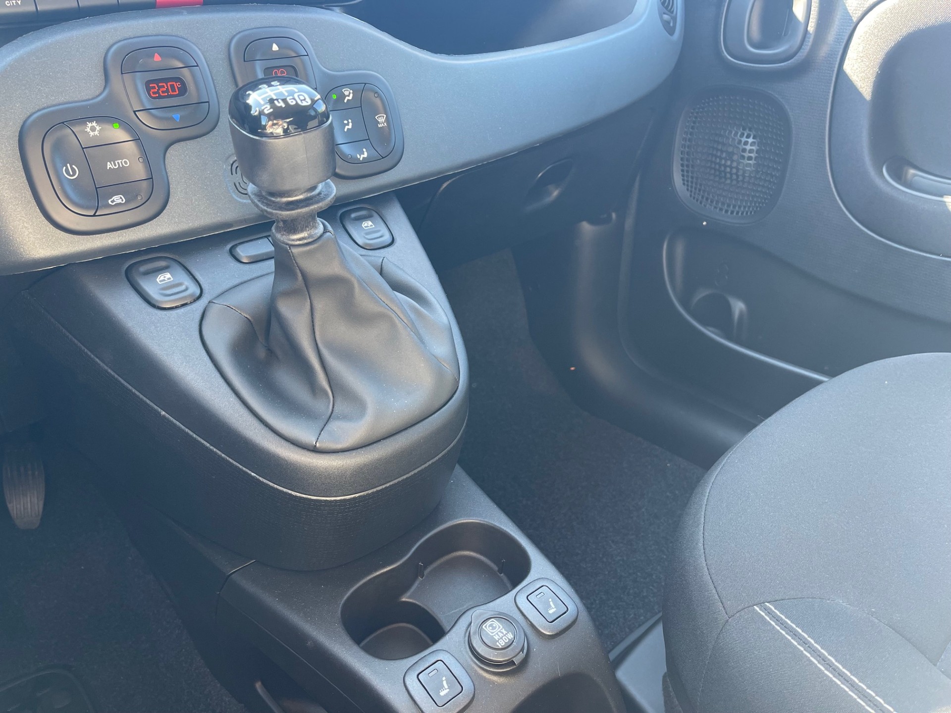 FIAT Panda 1.0 Hybrid Cross-image-13