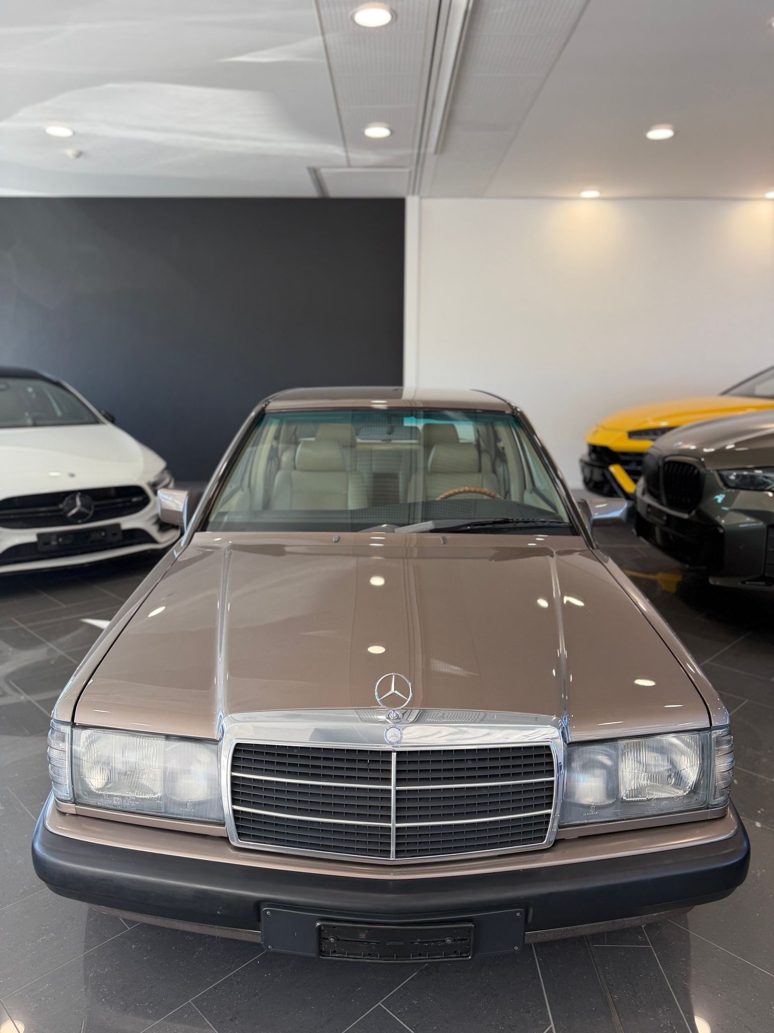 MERCEDES-BENZ 190 E 2.0-showroom-element-2