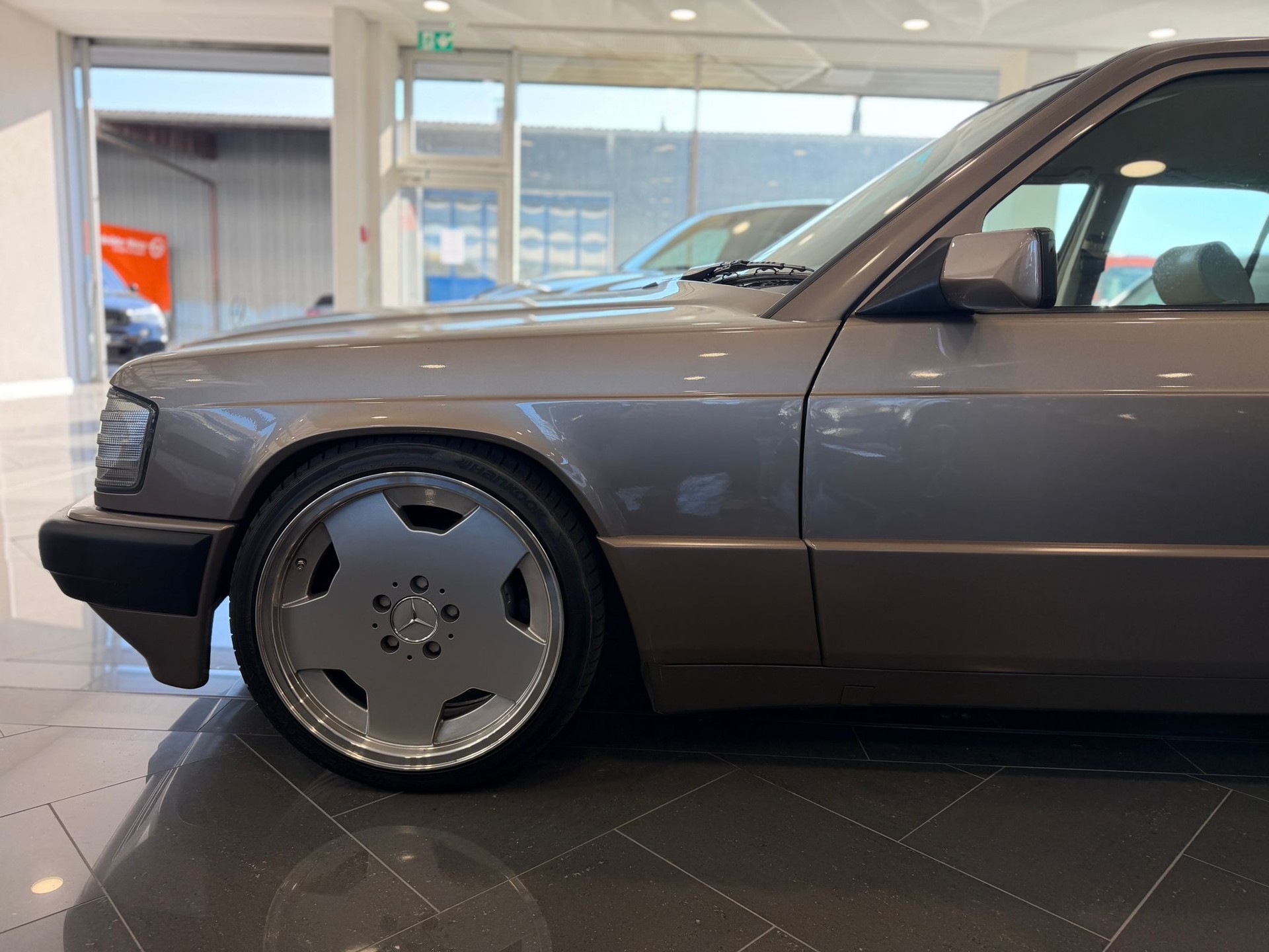 MERCEDES-BENZ 190 E 2.0-image-4
