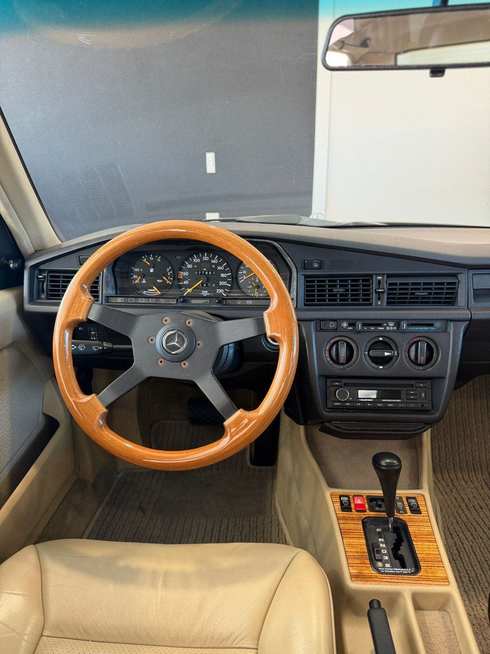 MERCEDES-BENZ 190 E 2.0-image-14