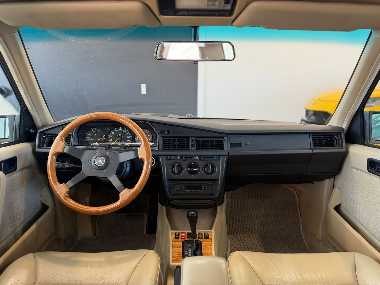 MERCEDES-BENZ 190 E 2.0-image-15