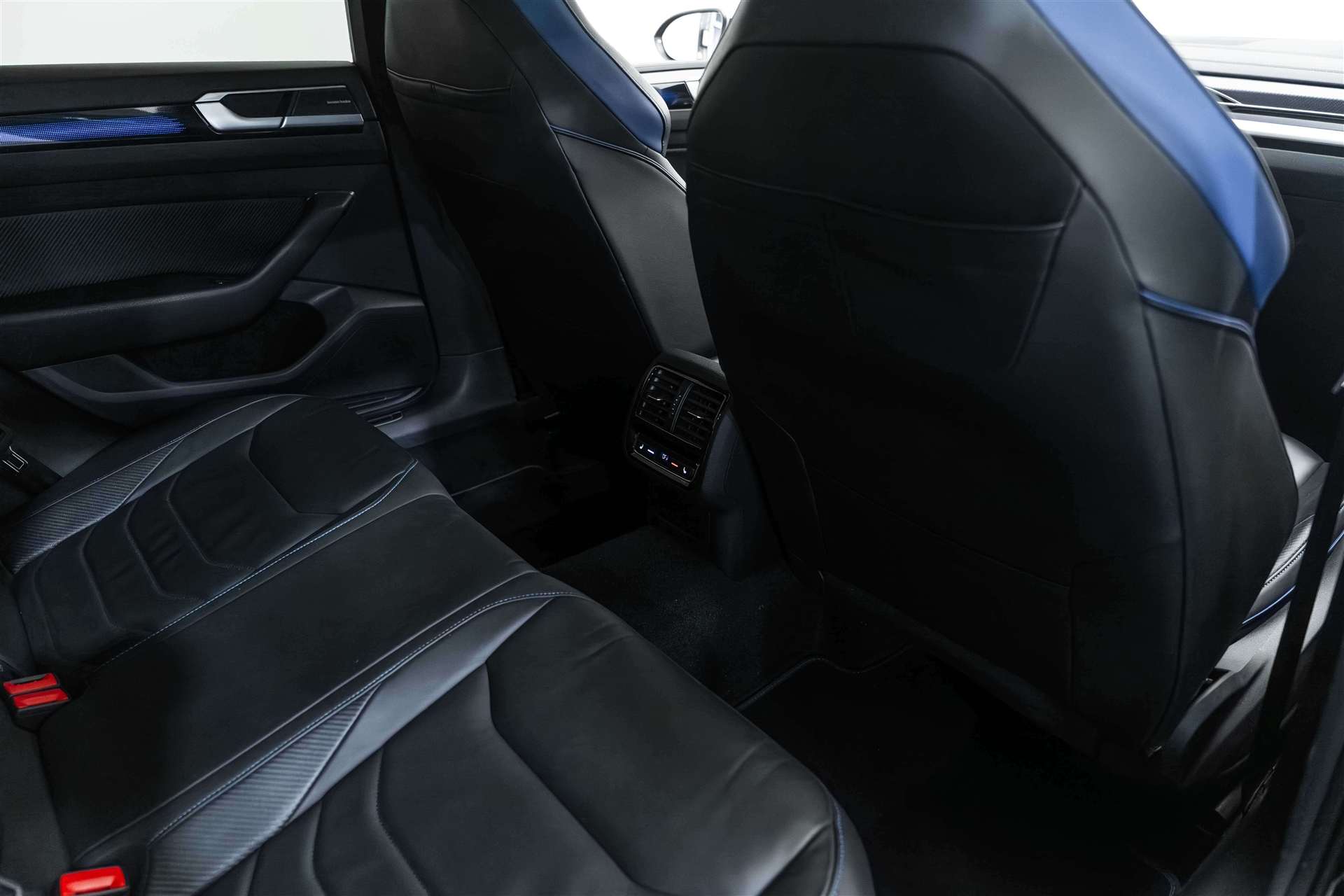 VW Arteon 2.0 TSI R 4Motion DSG 320PS-image-15