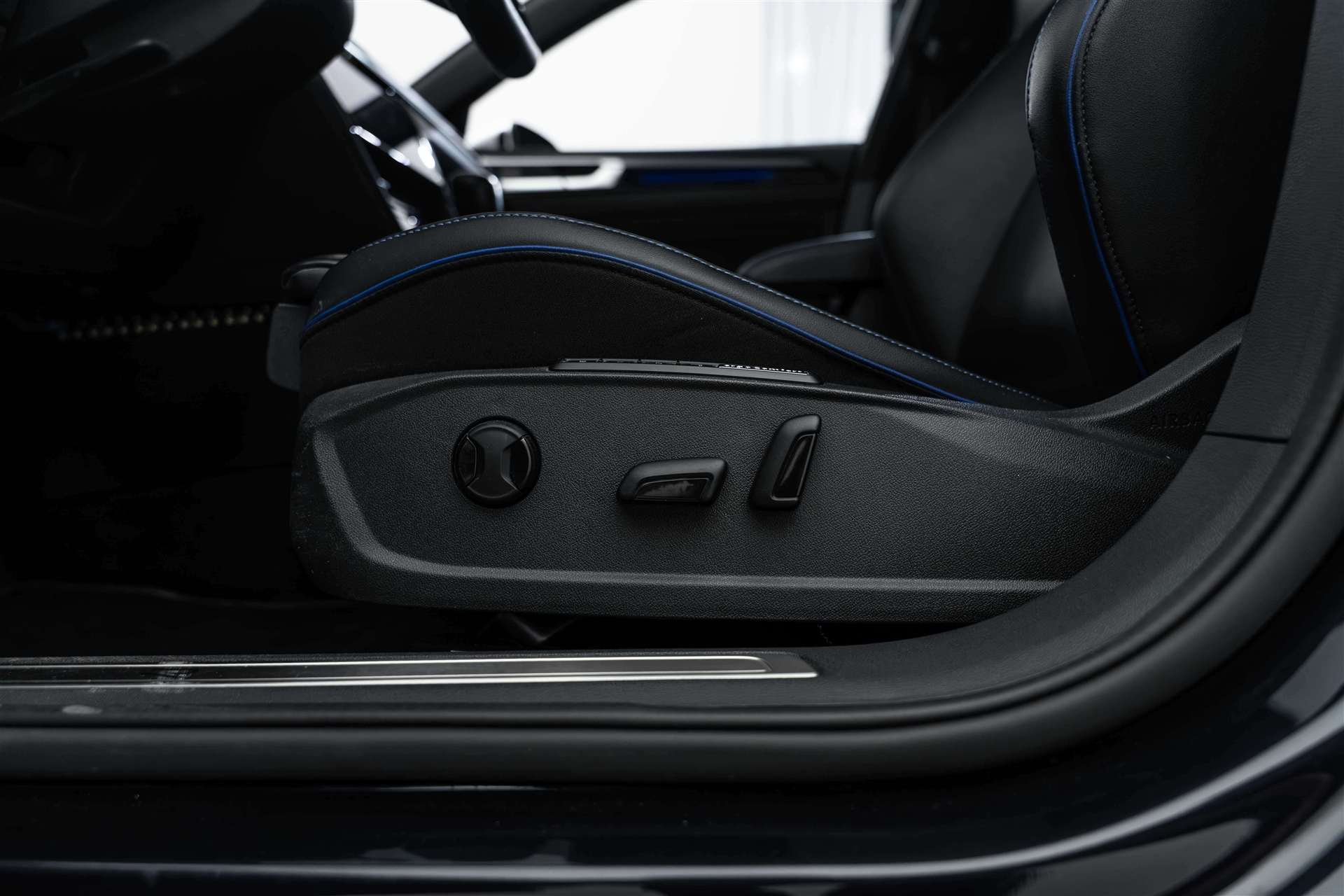 VW Arteon 2.0 TSI R 4Motion DSG 320PS-image-18