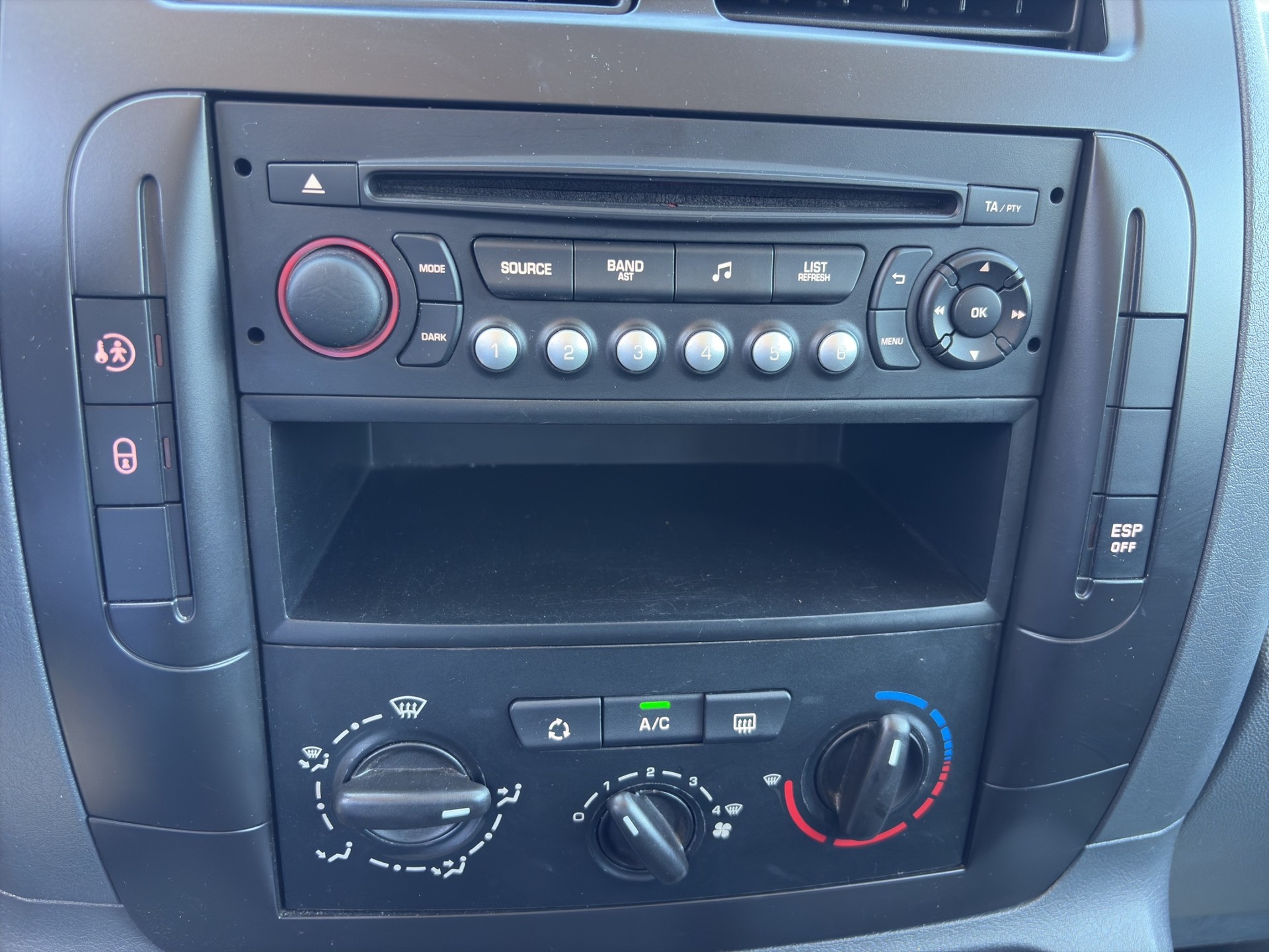 CITROEN Jumpy 2.0 HDi L2H1 Attraction-image-12