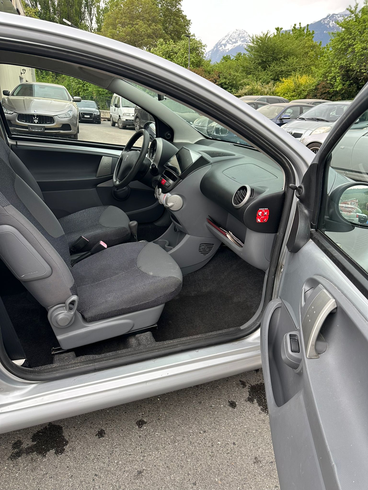 PEUGEOT 107 1.0 Trendy-image-9