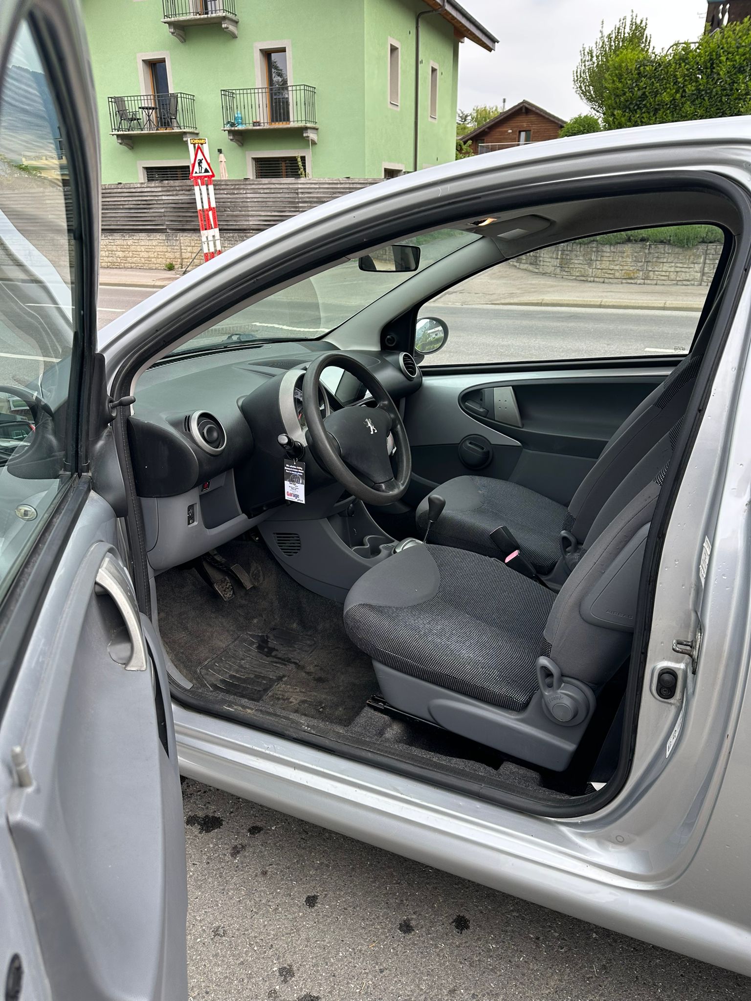 PEUGEOT 107 1.0 Trendy-image-8